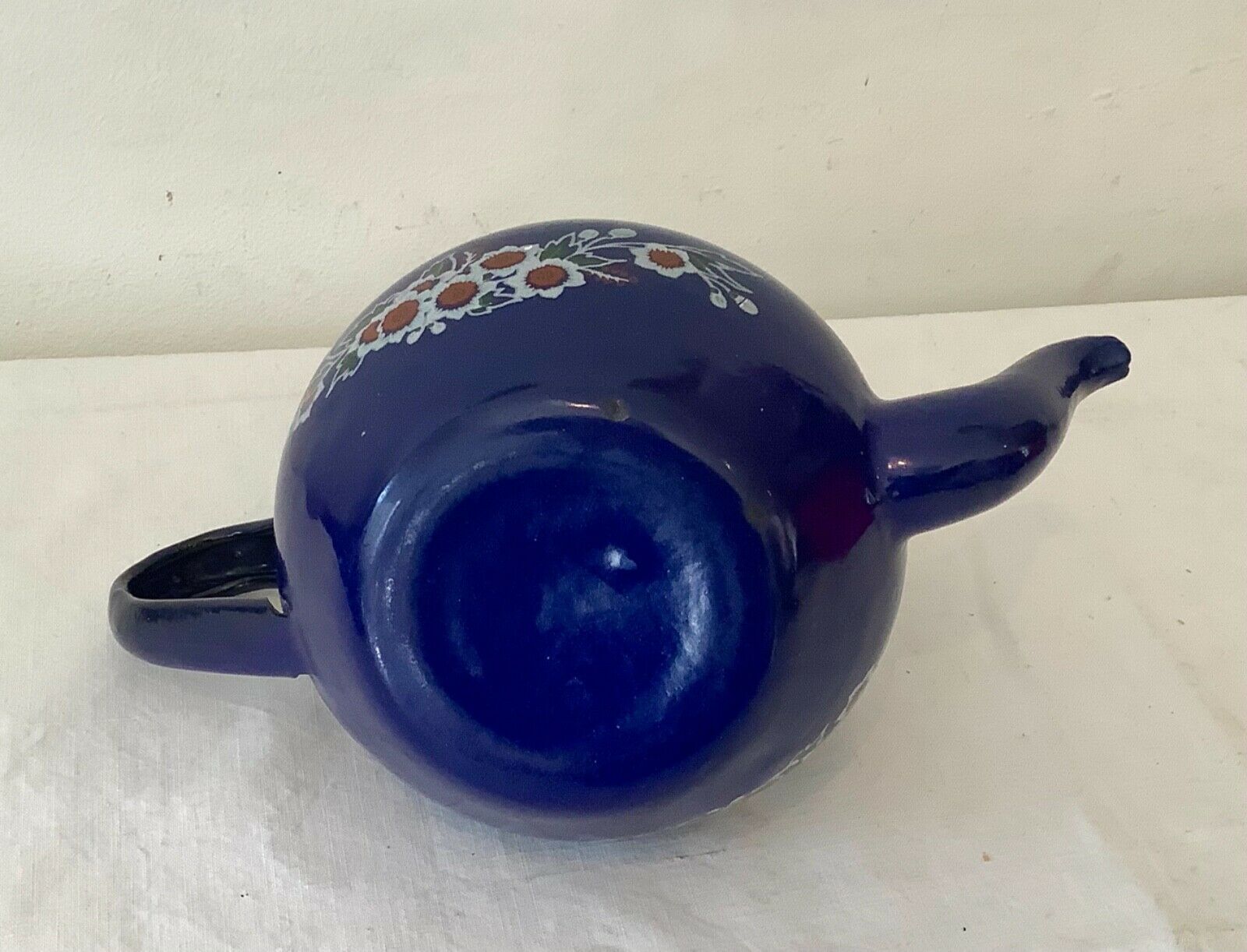 Vintage teapot 1950 in enamelled sheet metal