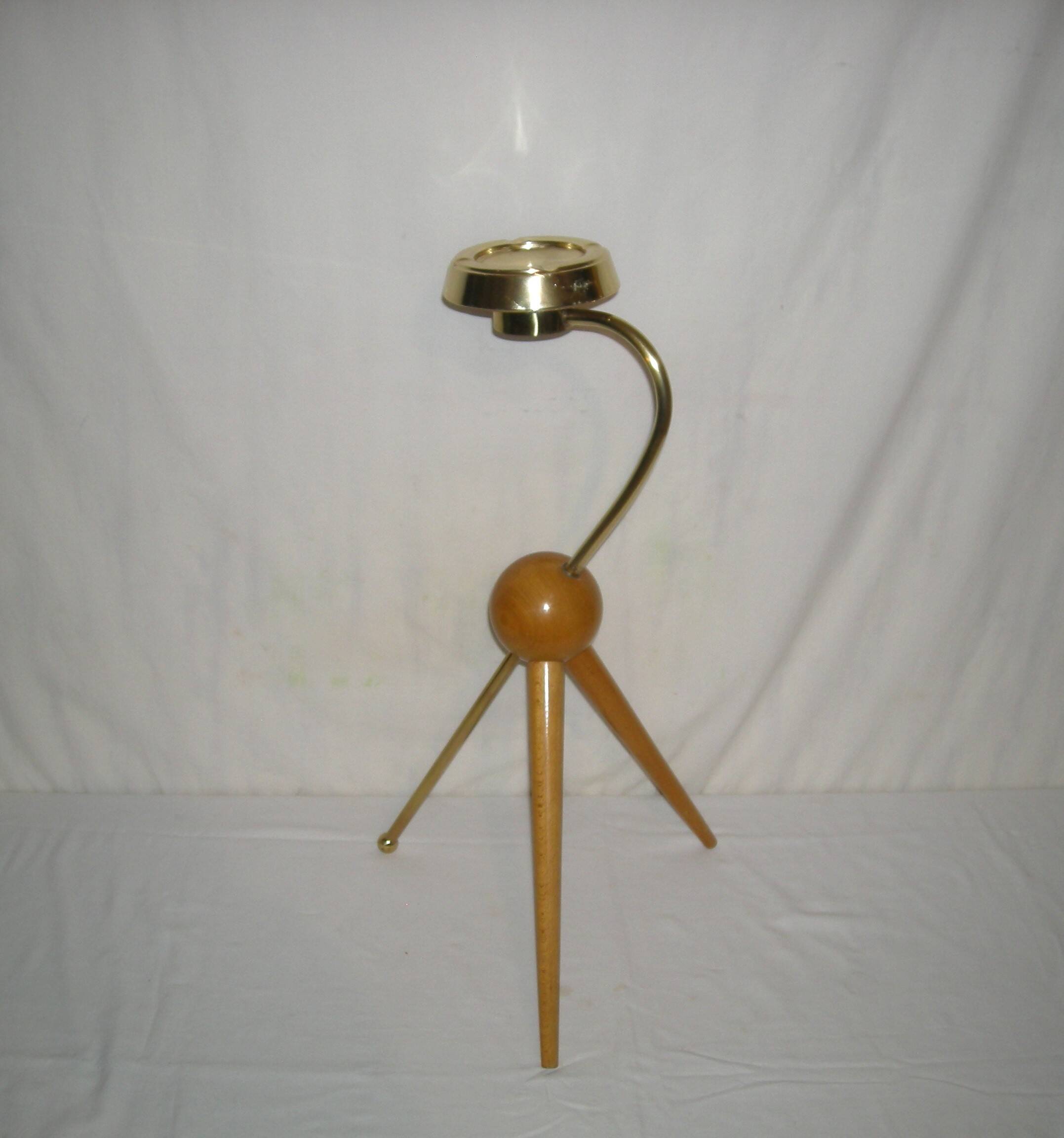 Cendrier sur pied  tripode de style italien des années 50