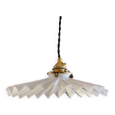 Suspension ancienne en verre plissé blanc- livrée avec douille en laiton neuve et cable neuf