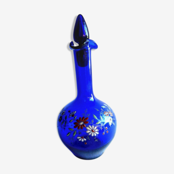 Carafe Art Nouveau, verre bleu cobalt émaillé de fleurettes