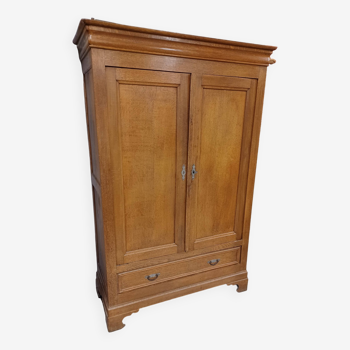 Armoire à doucine en chêne