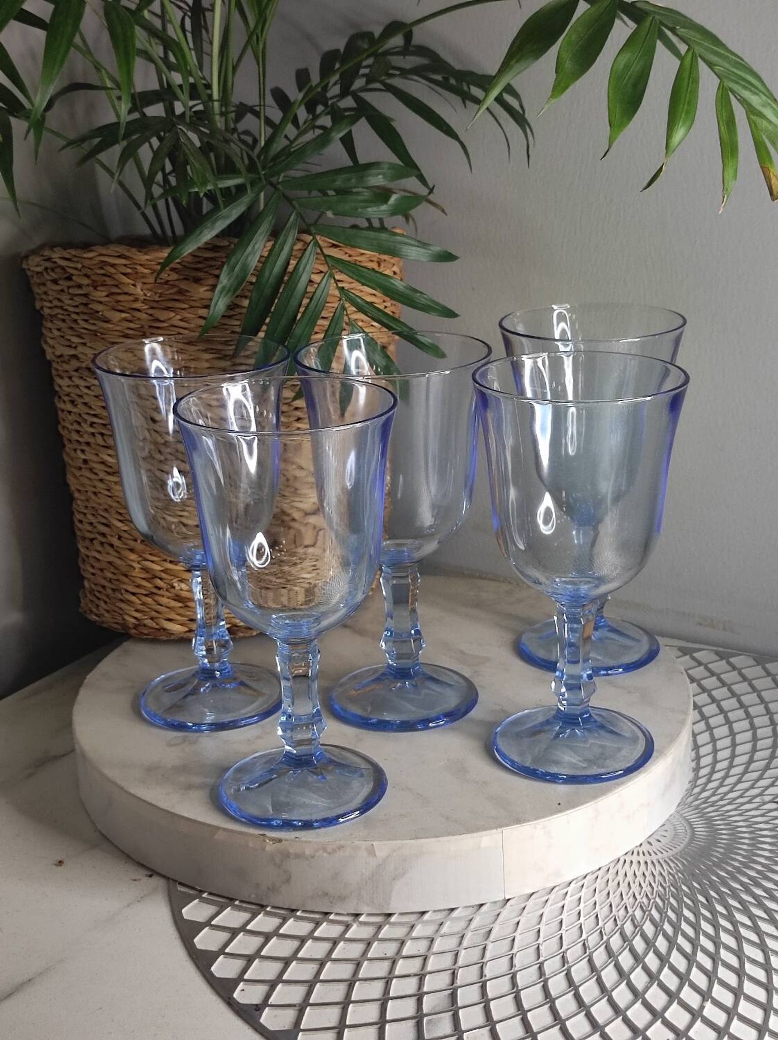 Verres a pieds bleu vintage