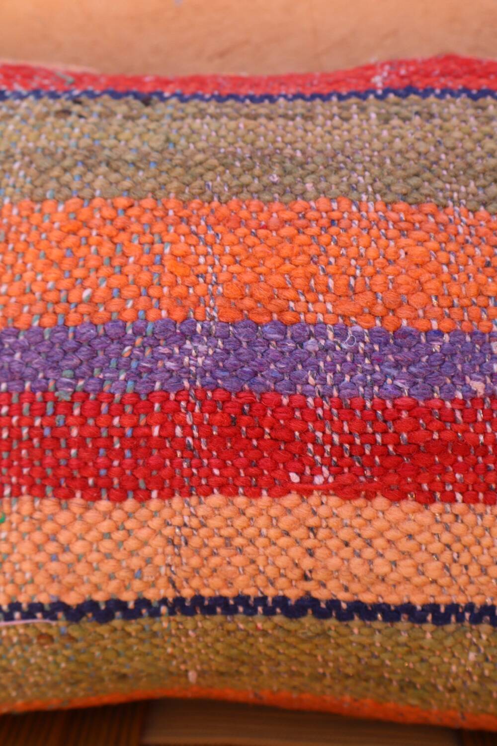 Coussin haïk rayé coloré en laine