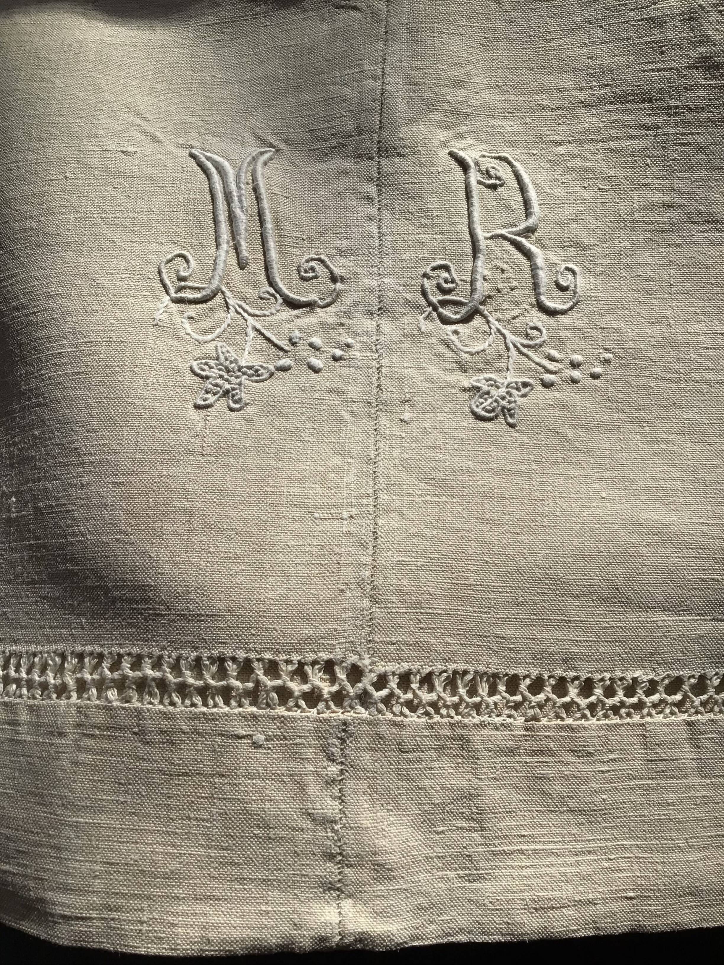 Hemp sheet embroidered MR very old seam central days crossed