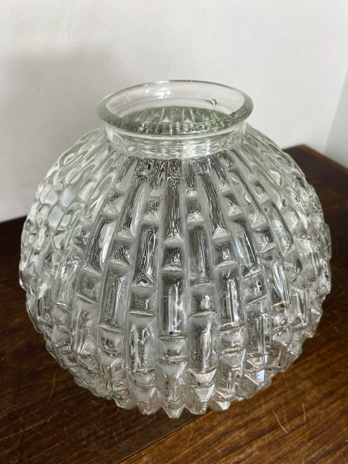 Globe en verre à décors géométriques