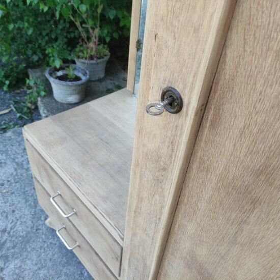 Asymmetrical cabinet