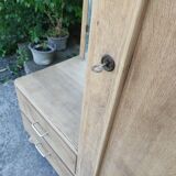 Asymmetrical cabinet