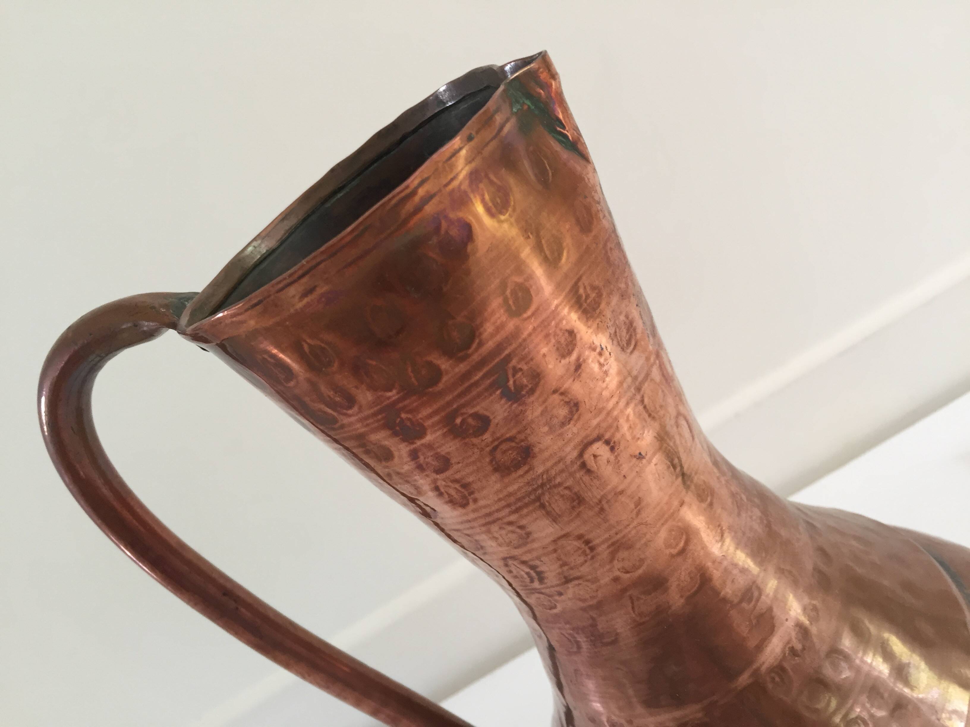 Pitcher-shaped vase in hammered copper