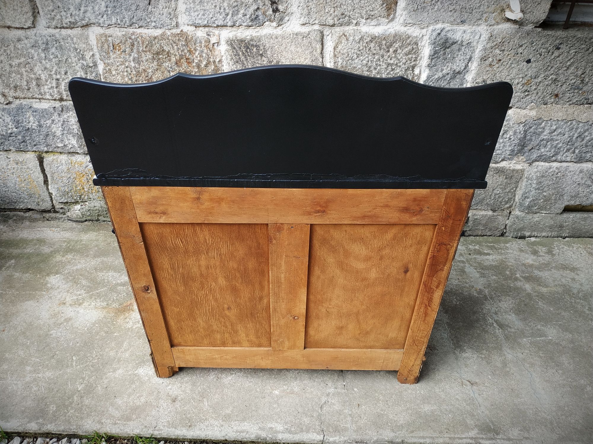 Old toilet table bahut