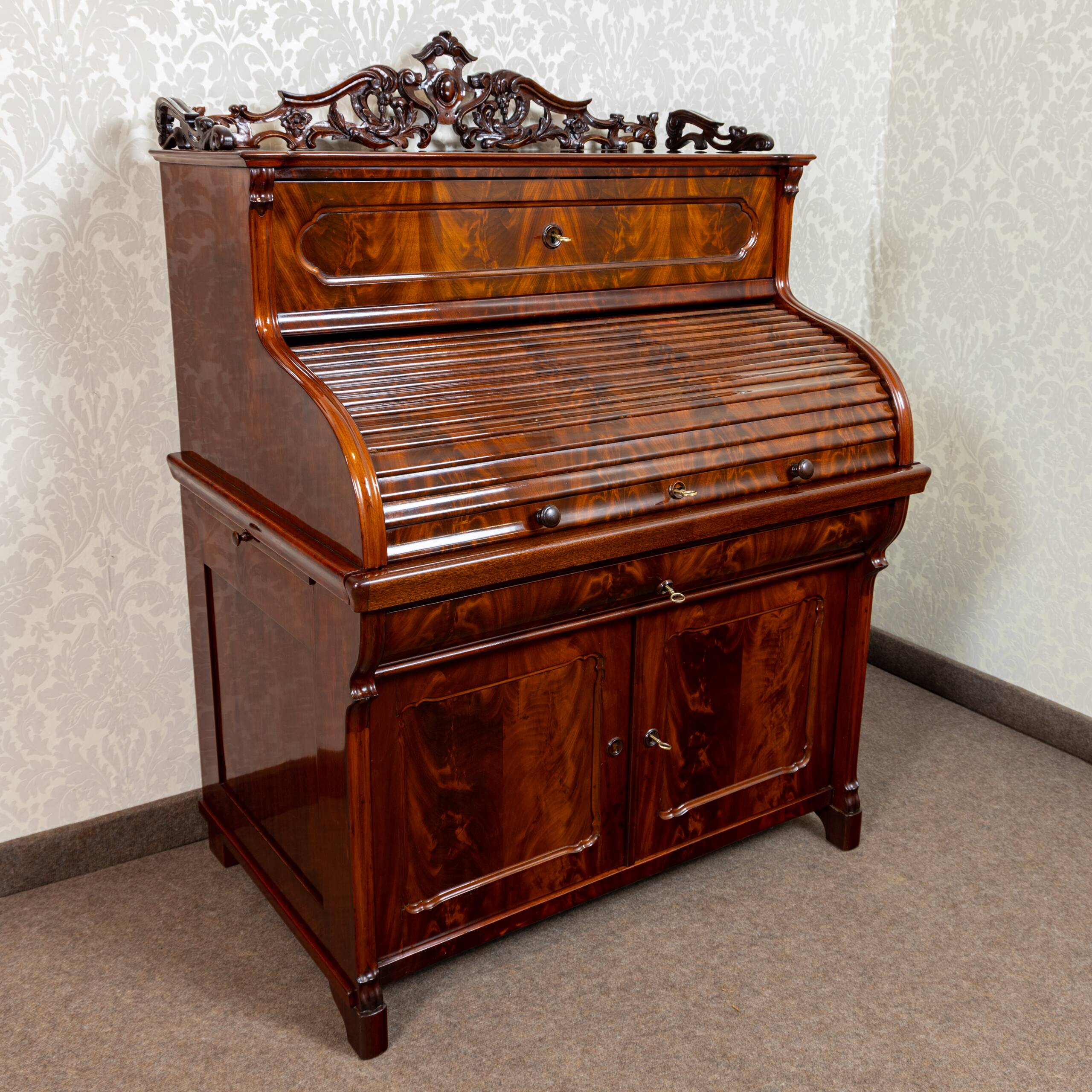 Louis-Philippe cylinder desk in mahogany 1850-1870