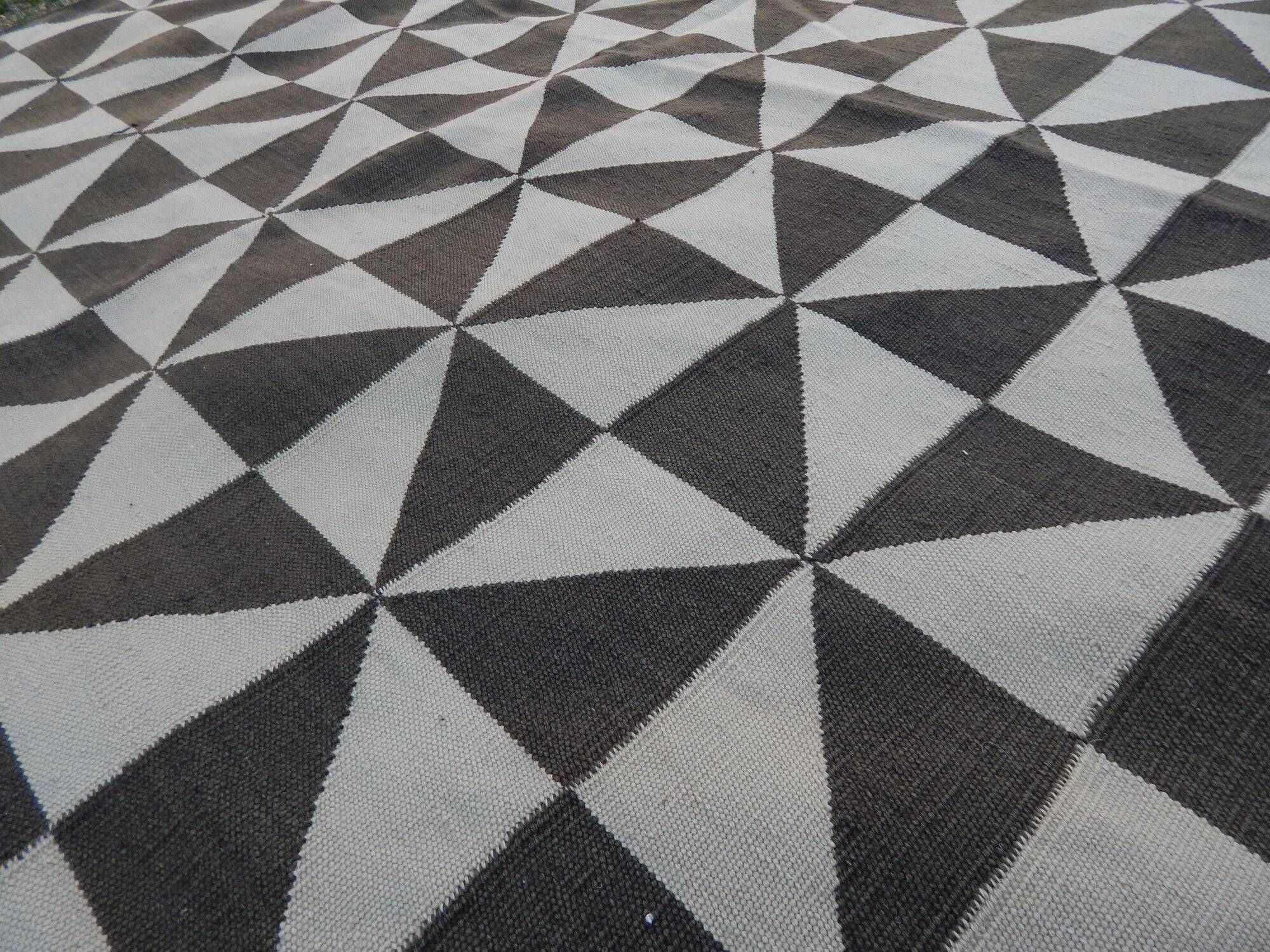 Vintage Turkish kilim, handwoven, 135x202 cm.
