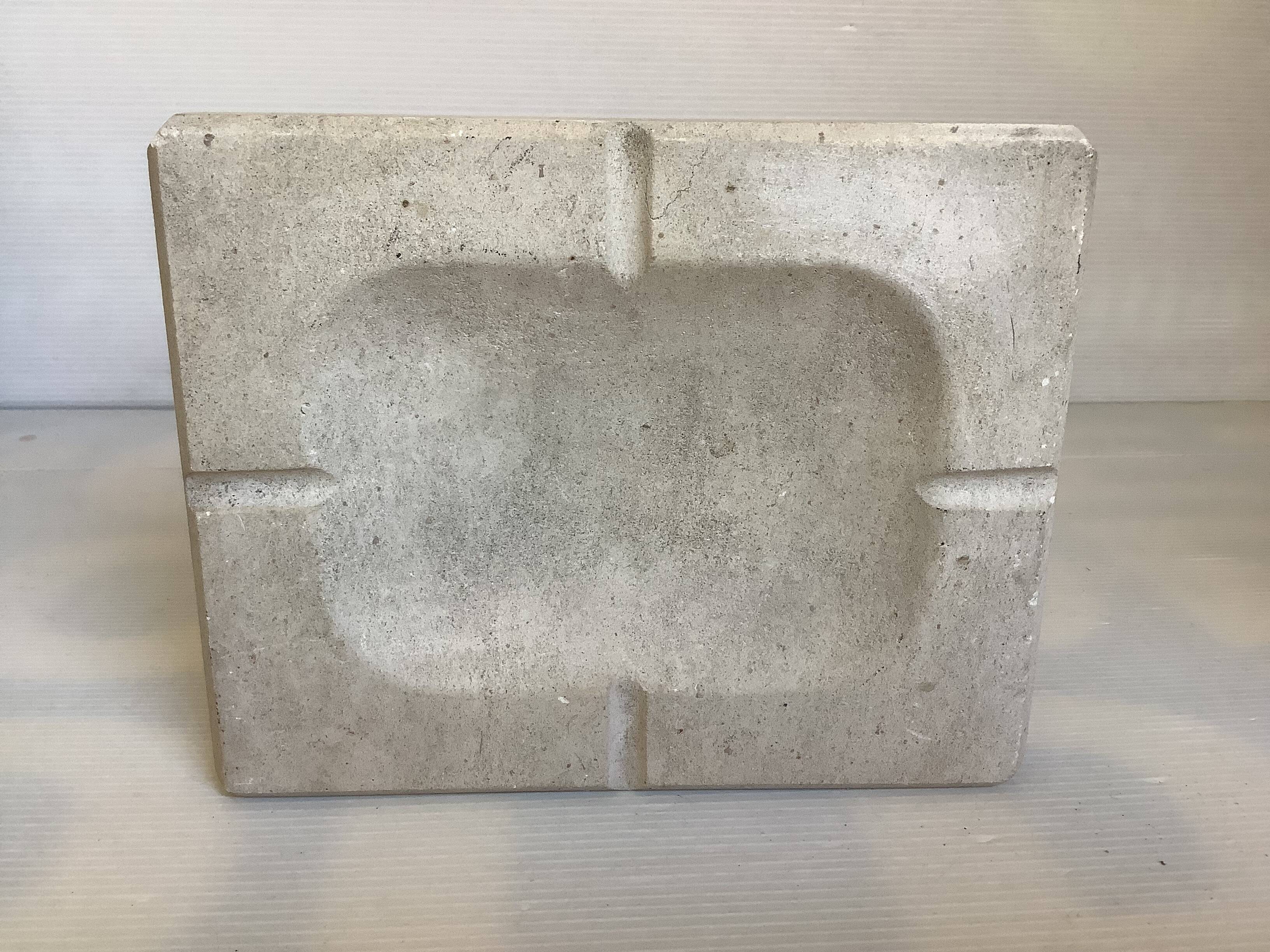 Stone ashtray pocket emptier