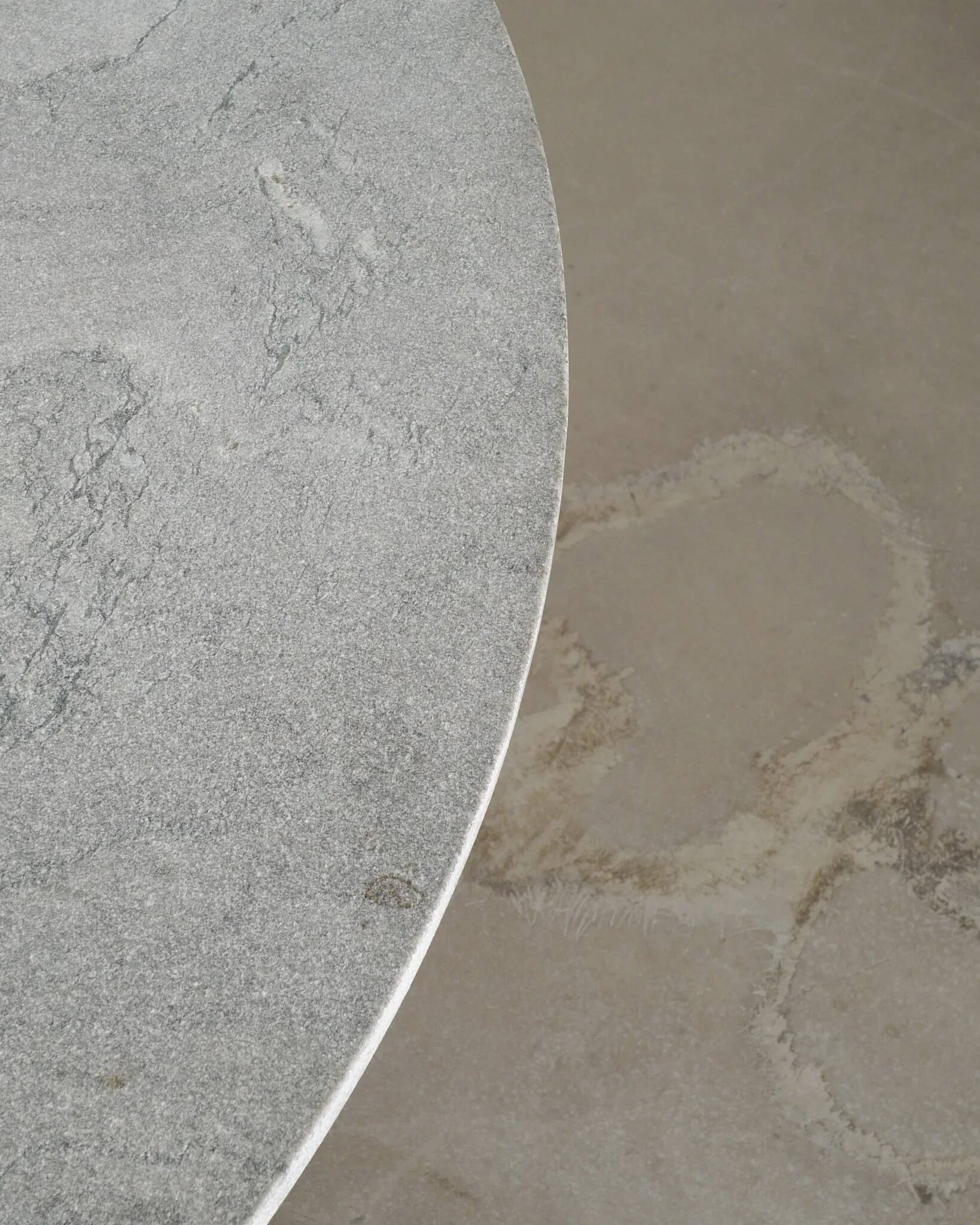 Table à manger "PK54" emblématique danoise du milieu du siècle par Poul Kjærholm, années 1960.