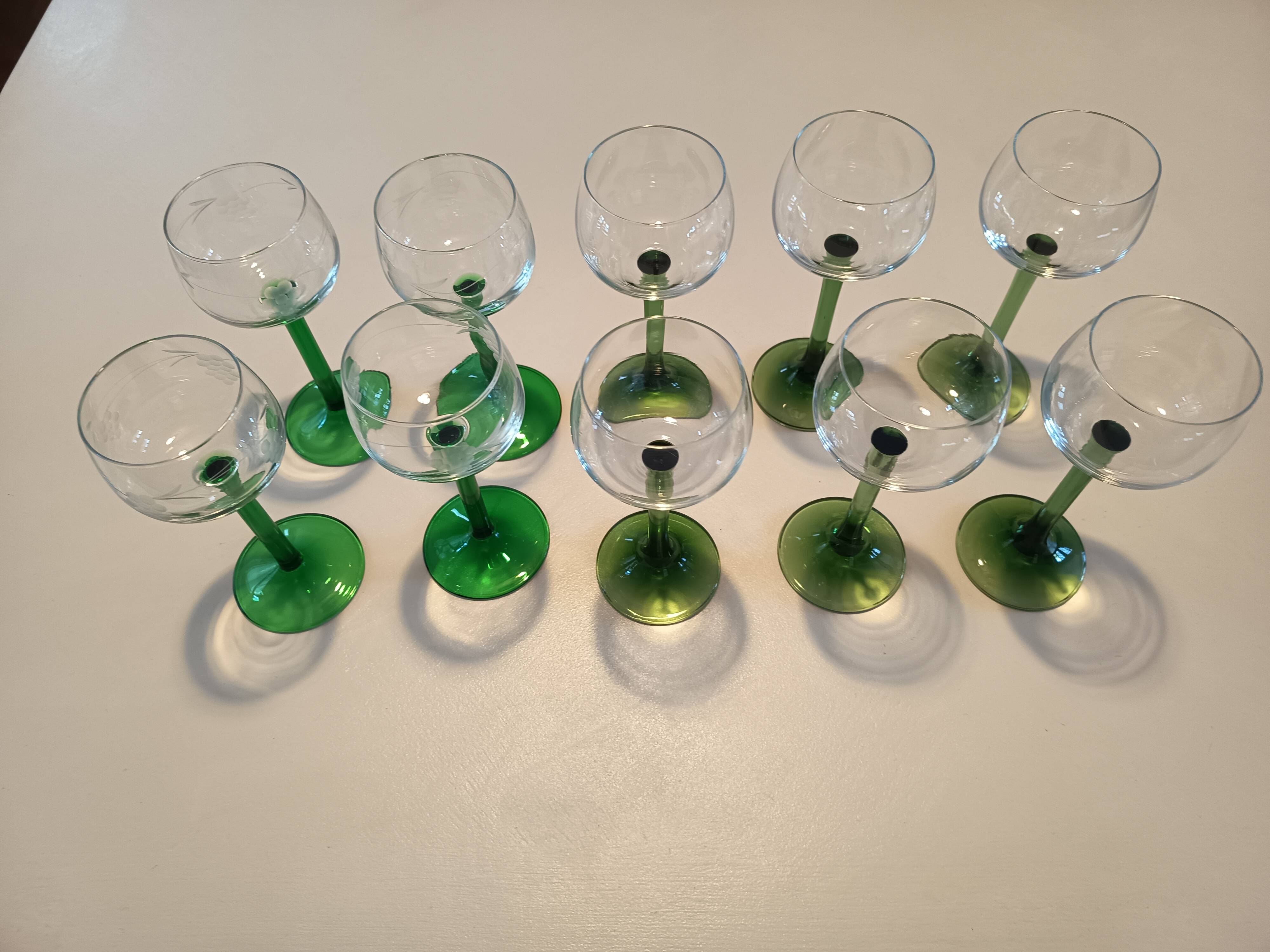 Set of 10 emerald glasses for Alsace wine.