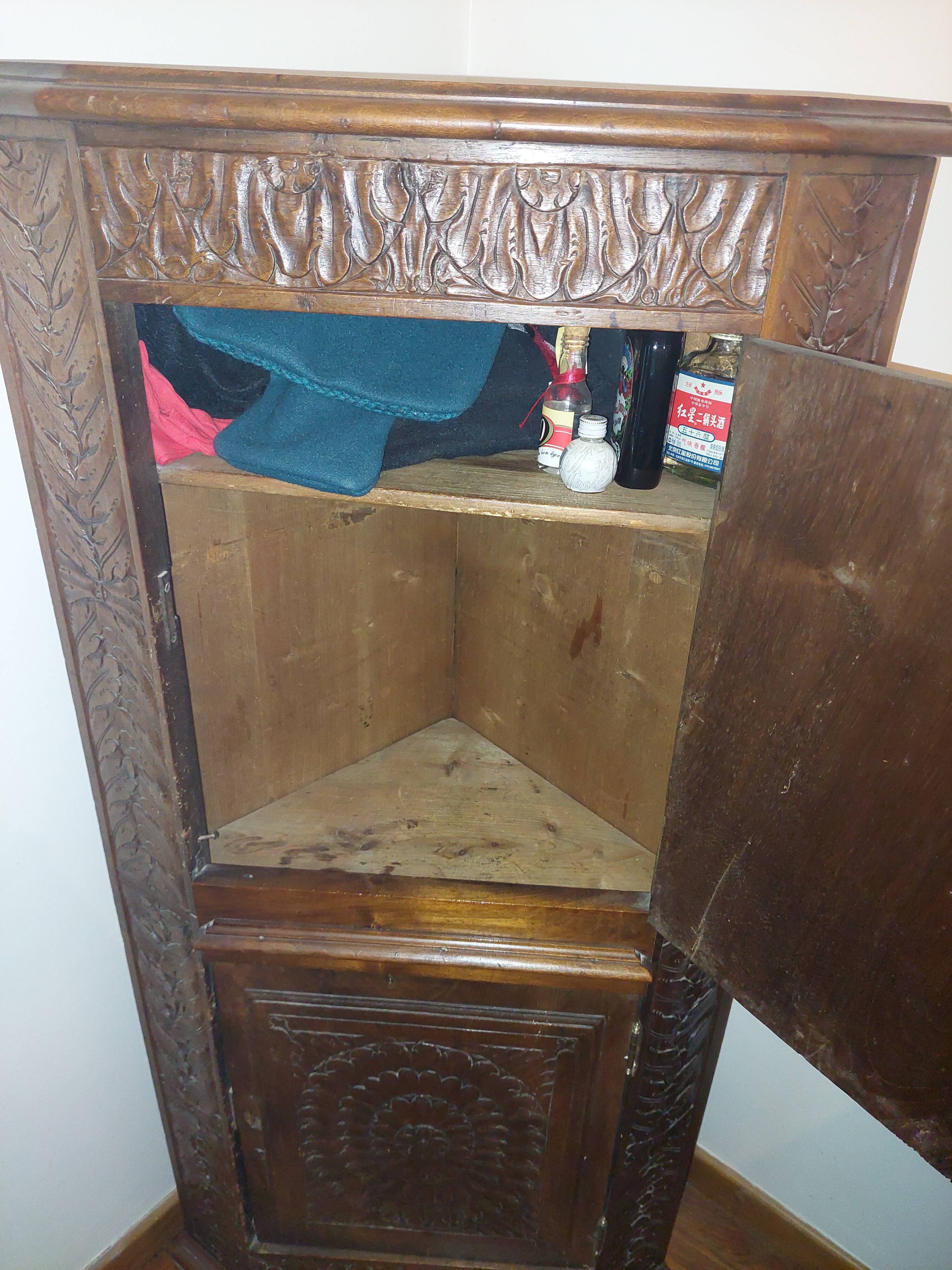 Walnut corner cabinet (notch)