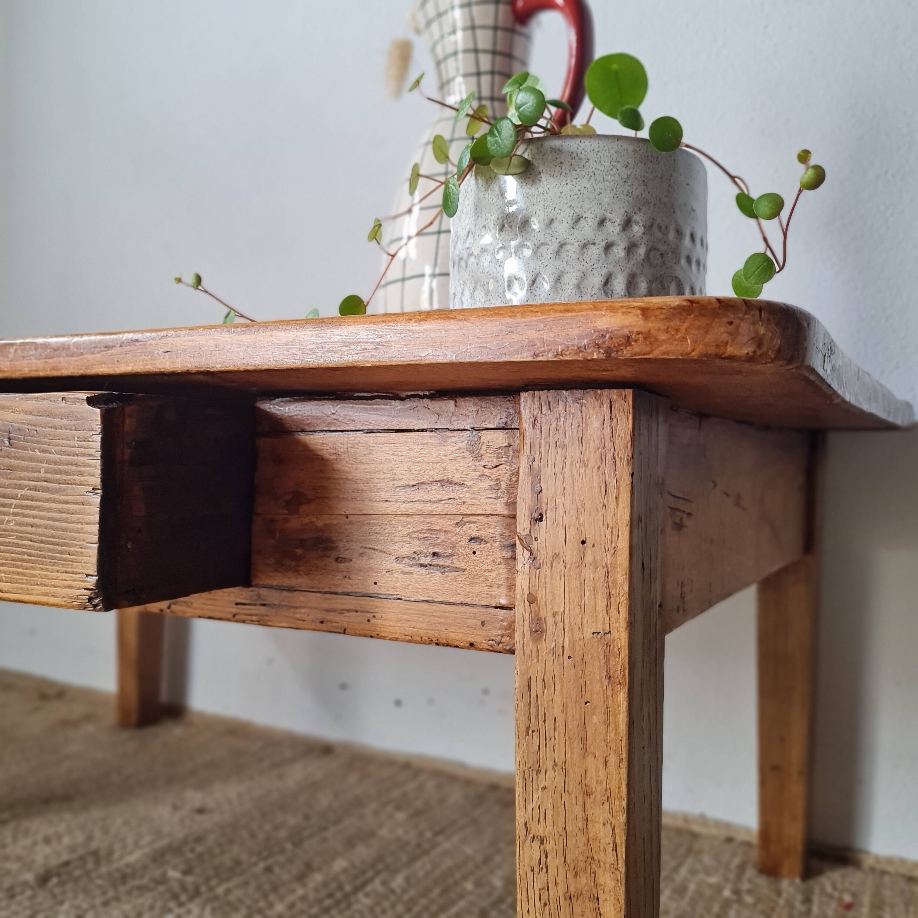 Low farmhouse table in honey pine wood with drawer, L96cm
