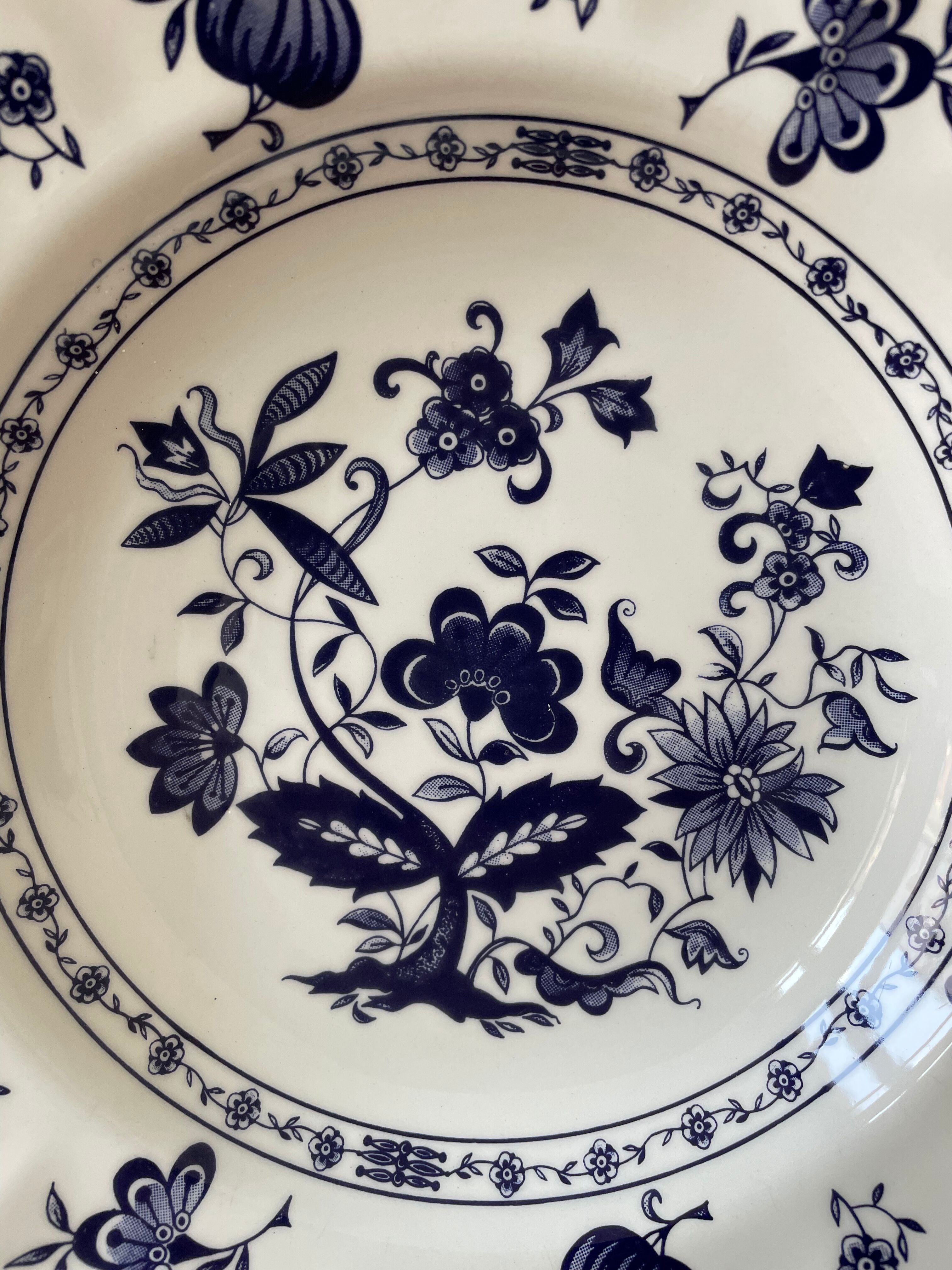 Set of two decorative hollow plates nineteenth century