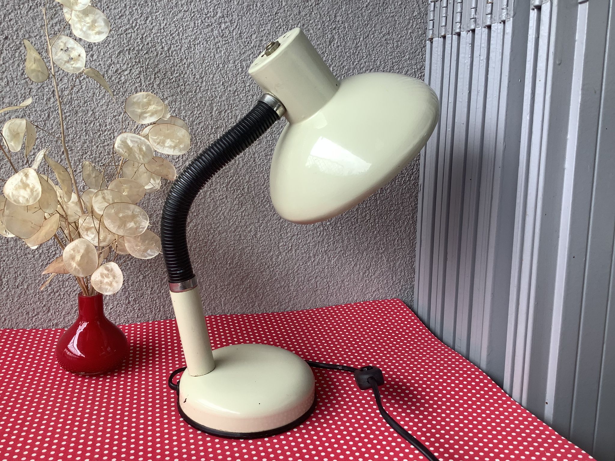 Beige metal space age lamp