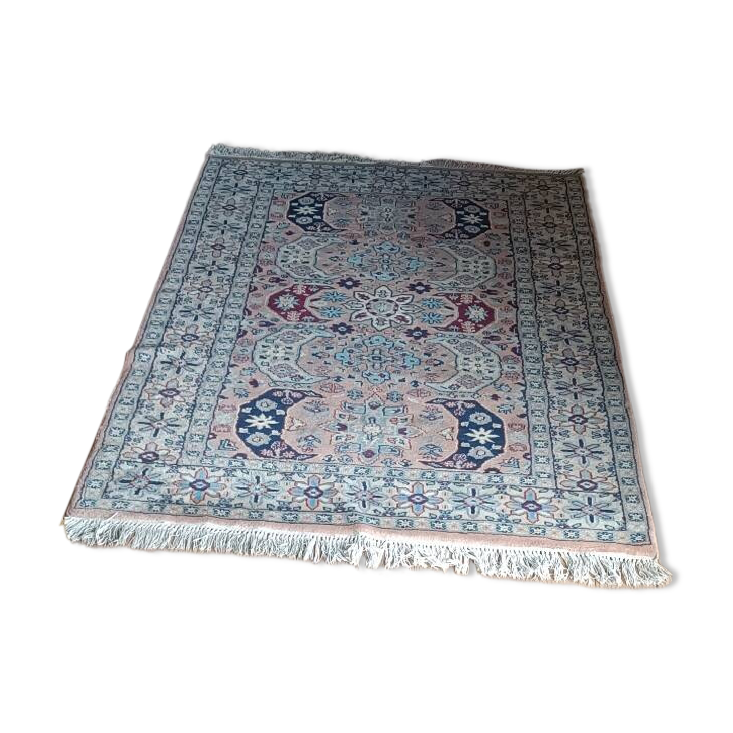 Vintage oriental rug from the 1980s. Handcrafted, handmade.
