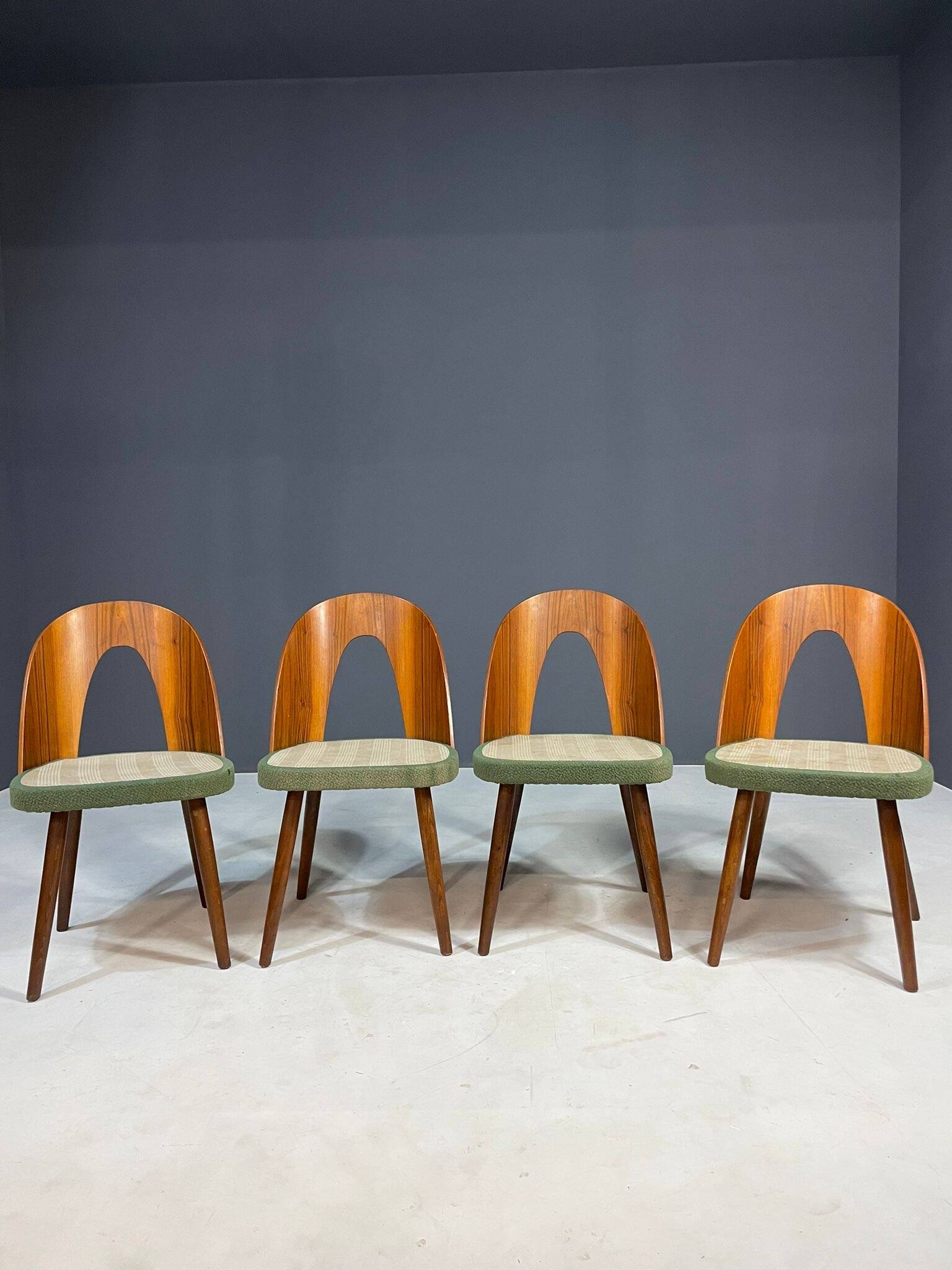 Set of 4 dining chairs by Antonín Šuman, Czechoslovakia, 1960s