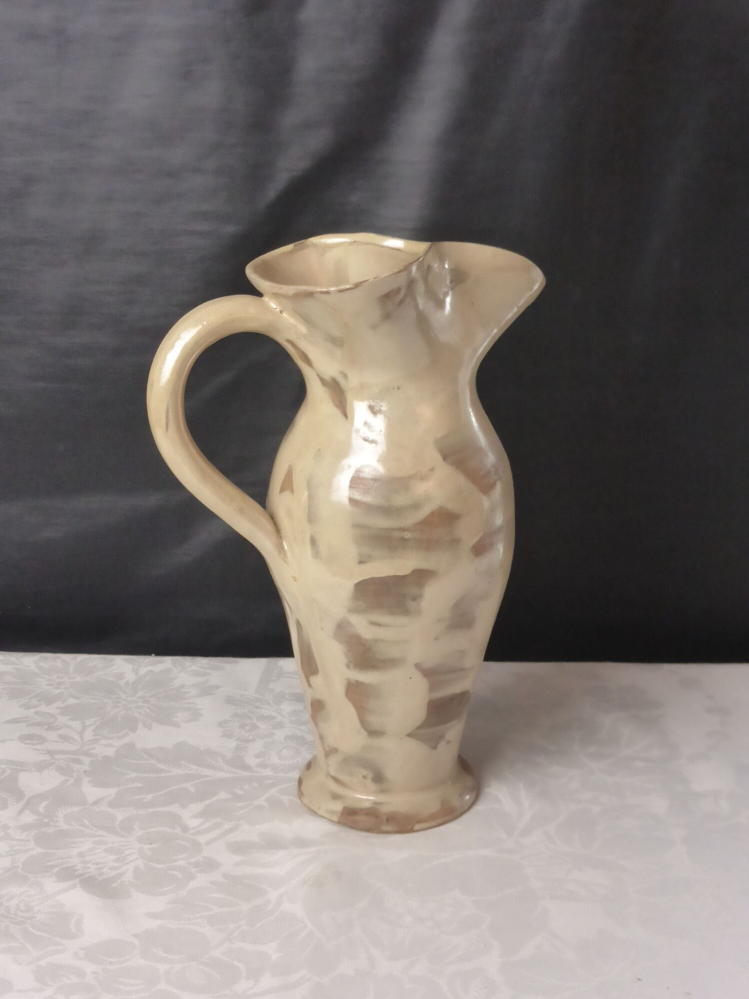 Vintage orangeade service in ceramic greige with decoration of a flower, 70s