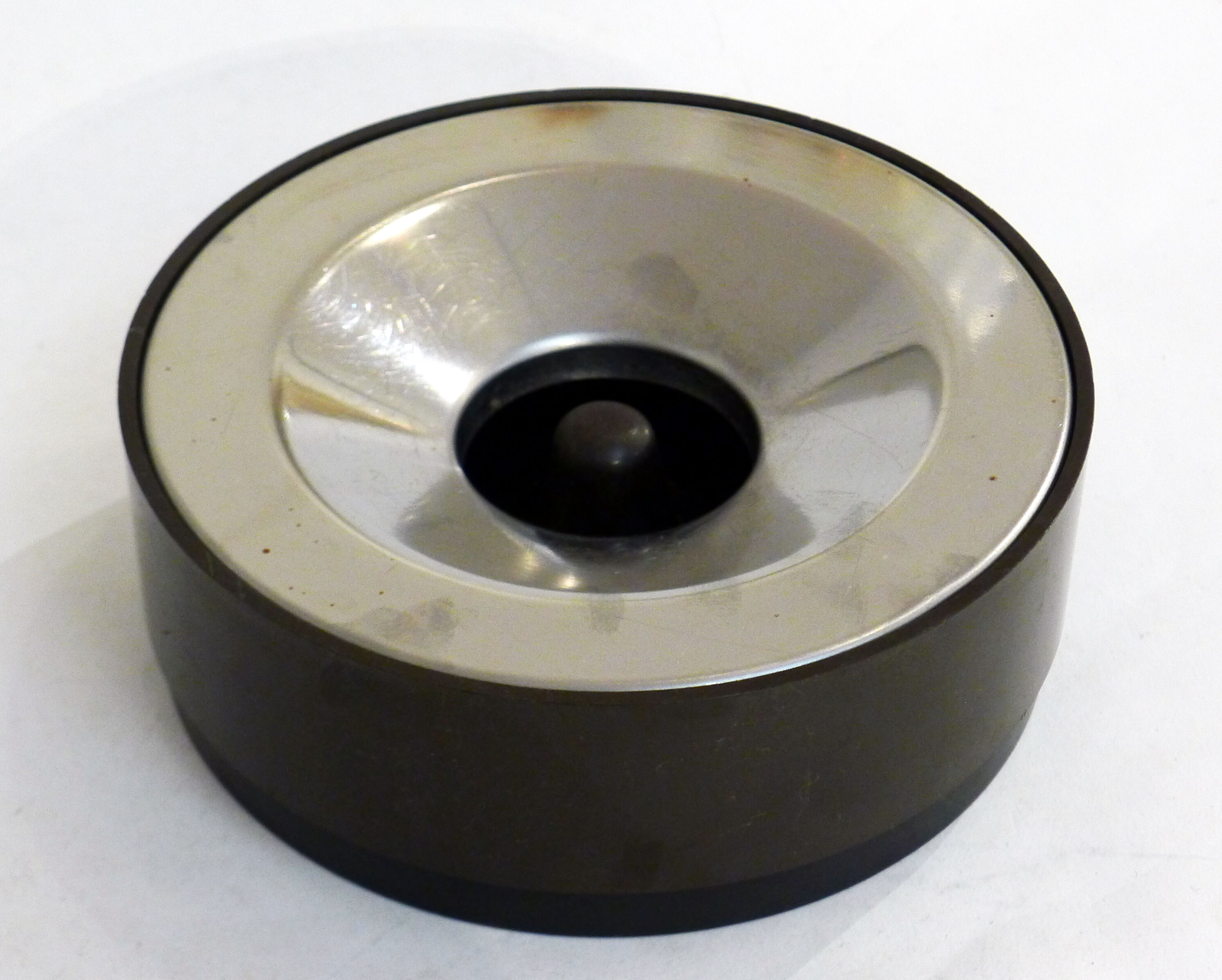 Manade ashtray design 1977