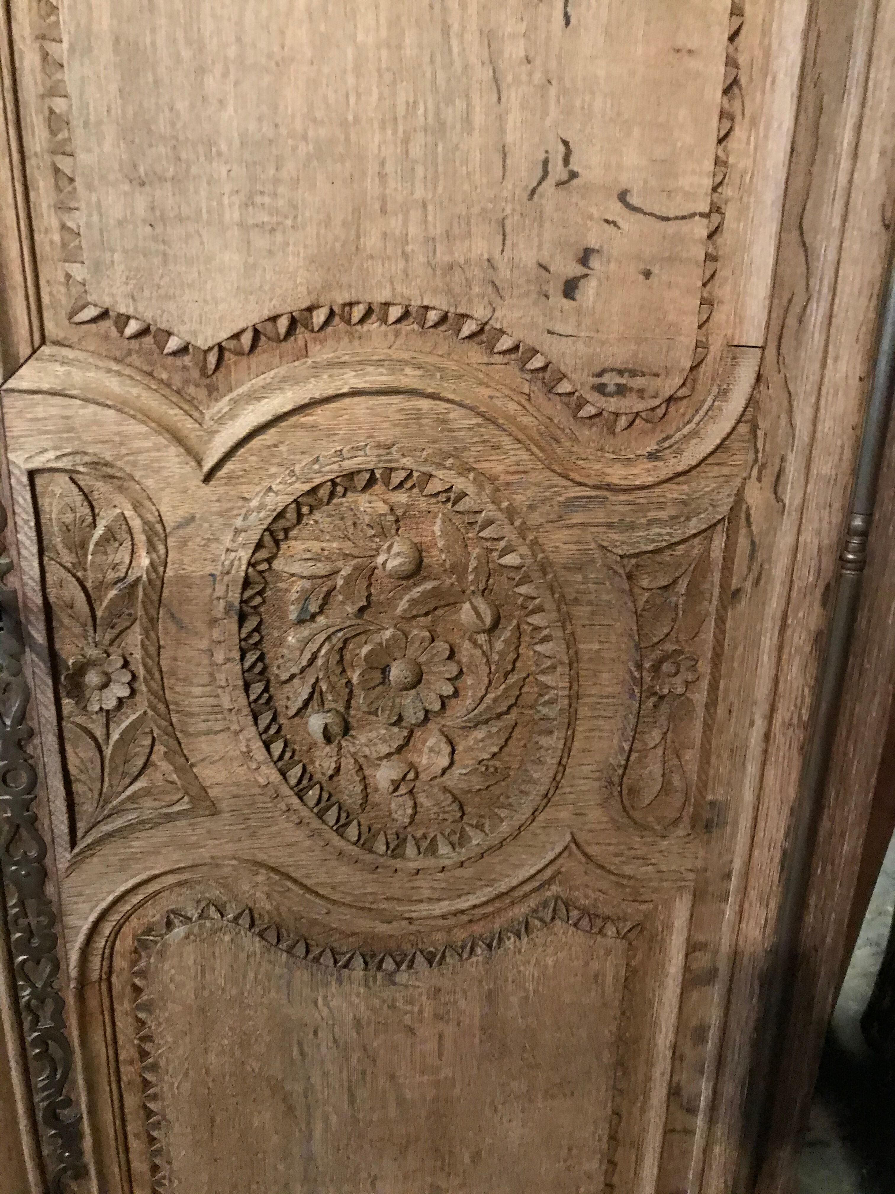 Armoire normande décapée en chêne