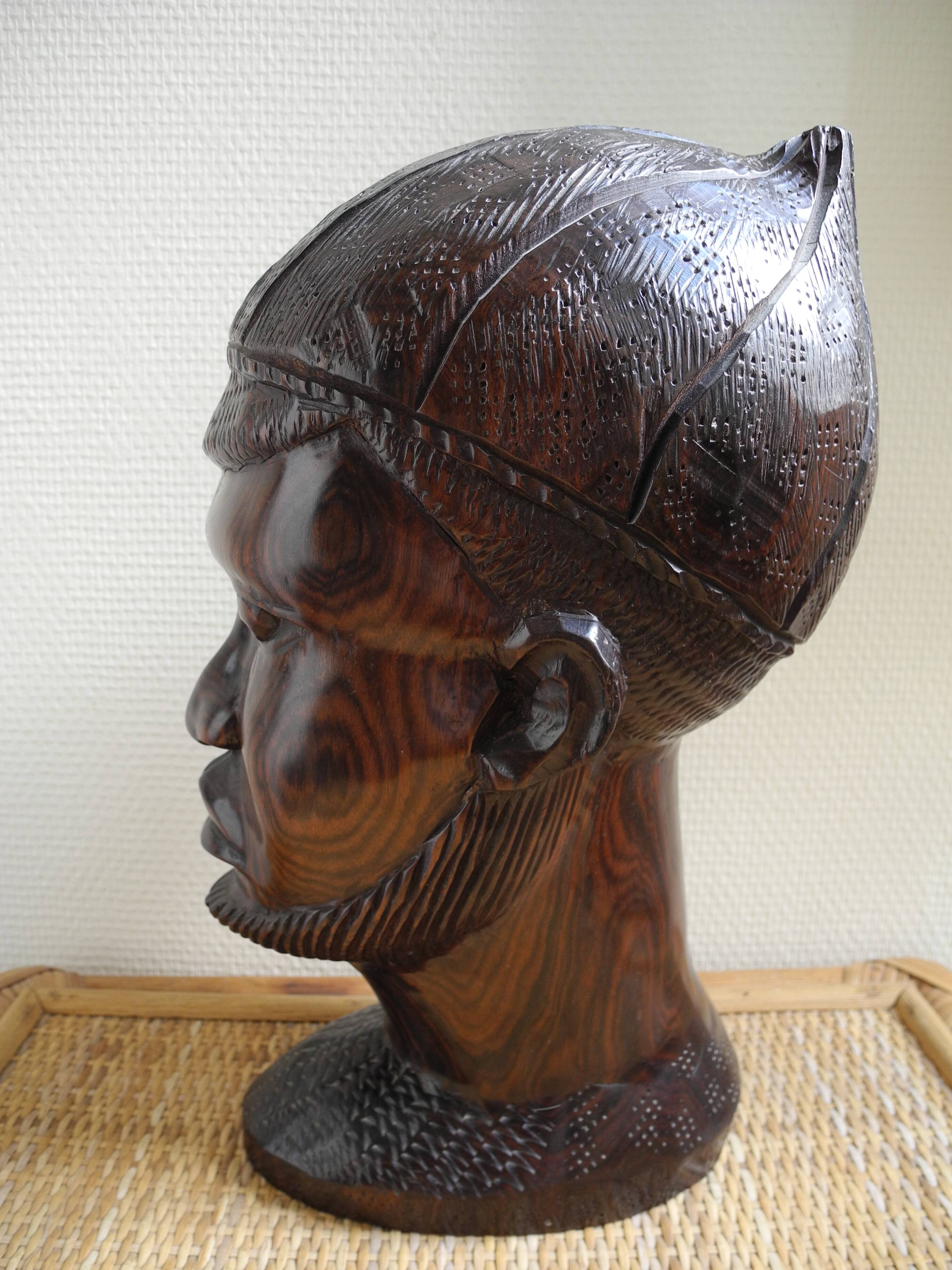 Pair of African sculptures from the 50s