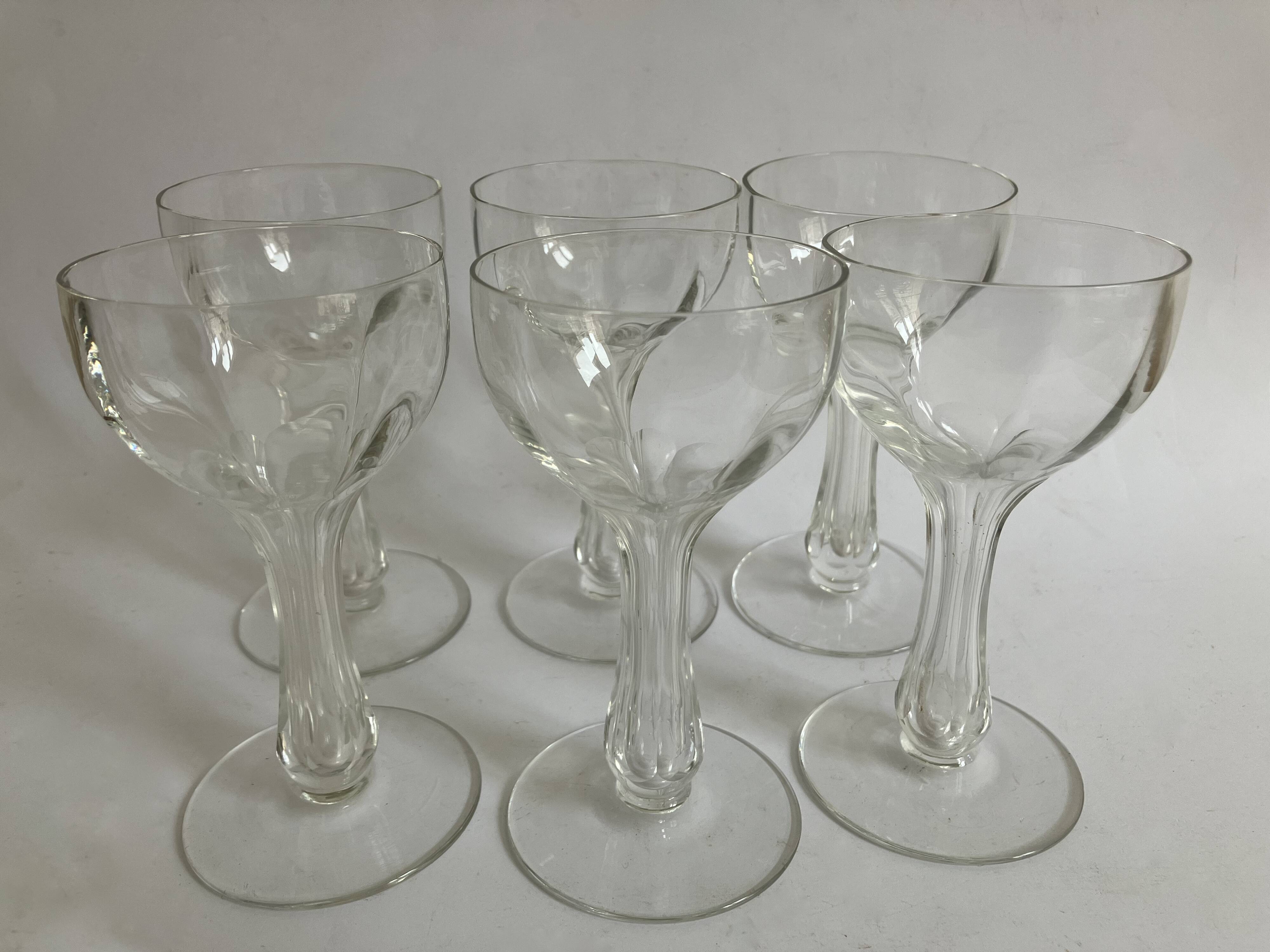 6 hollow-stemmed champagne glasses