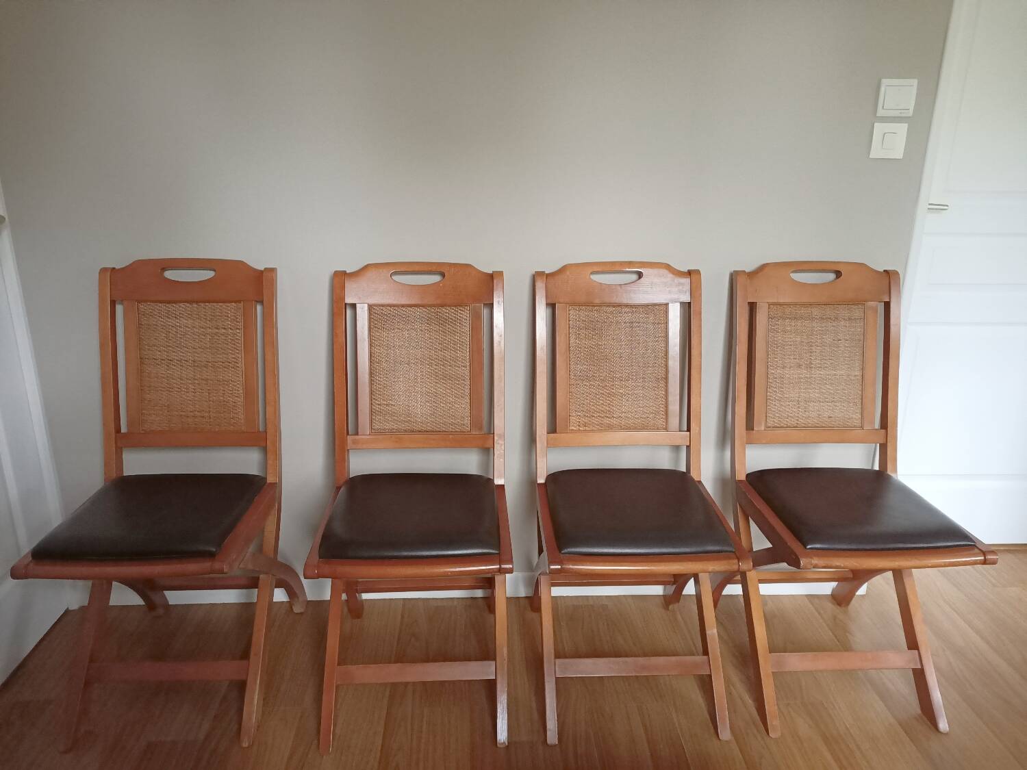 Set of 4 wood and leather chairs