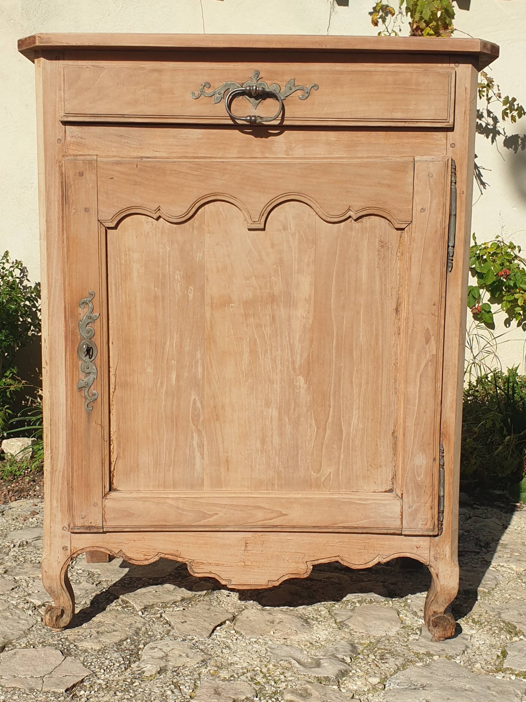 Confiturier en bois naturel, ferronneries en fer forgé