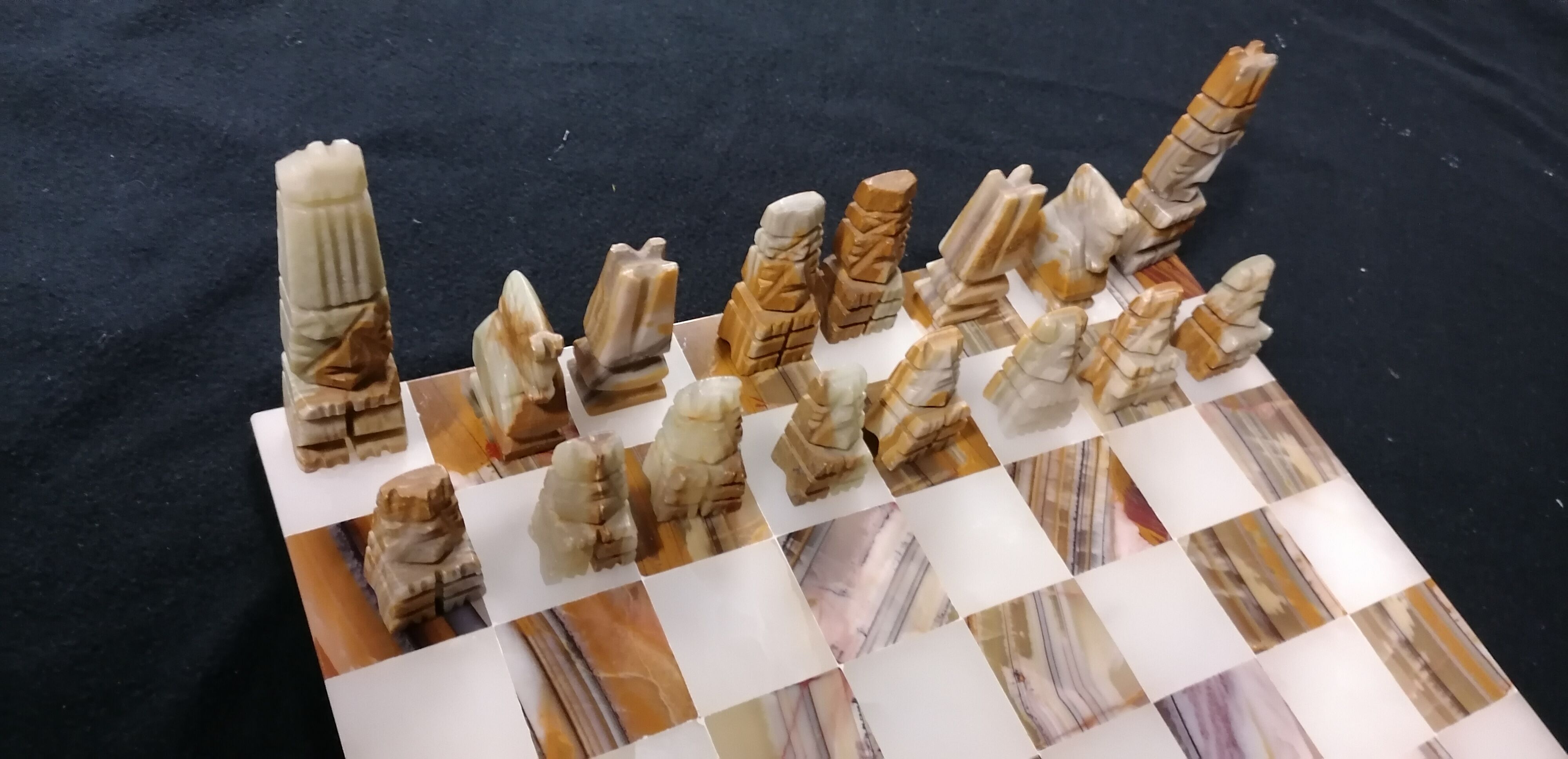 Marble and onyx chess game