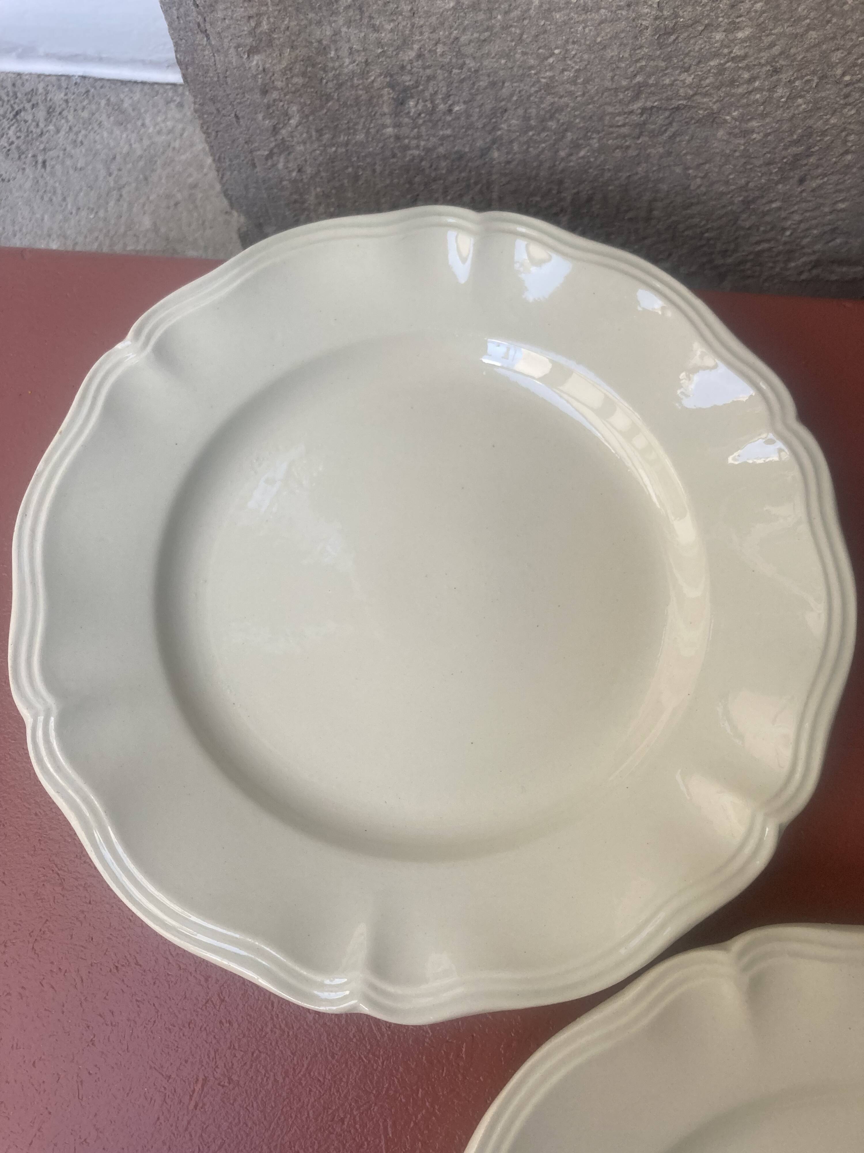 Set of 4 ivory digoin sarreguemines flat plates with gadroons