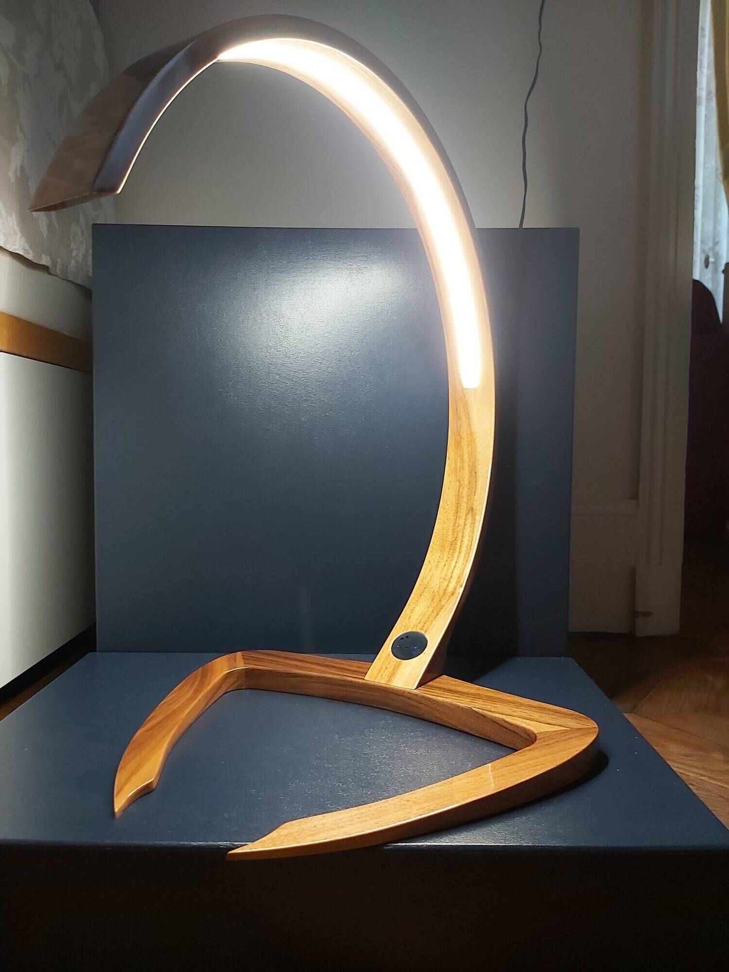 Scorpio table lamp, solid walnut, design matevž klopčič (m-interi)