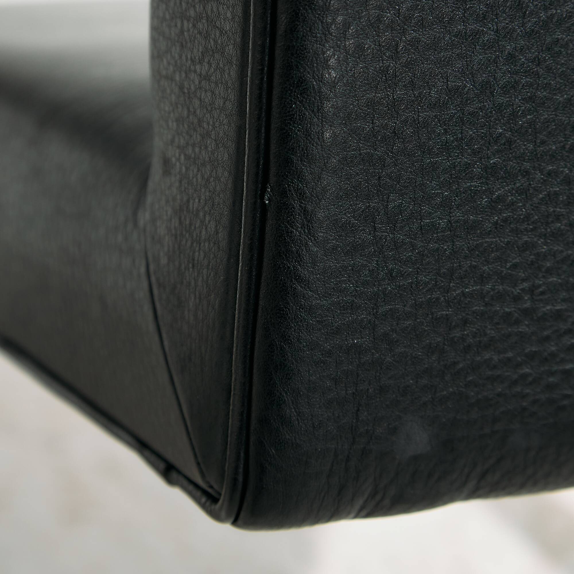 Brno armchair by Alivar