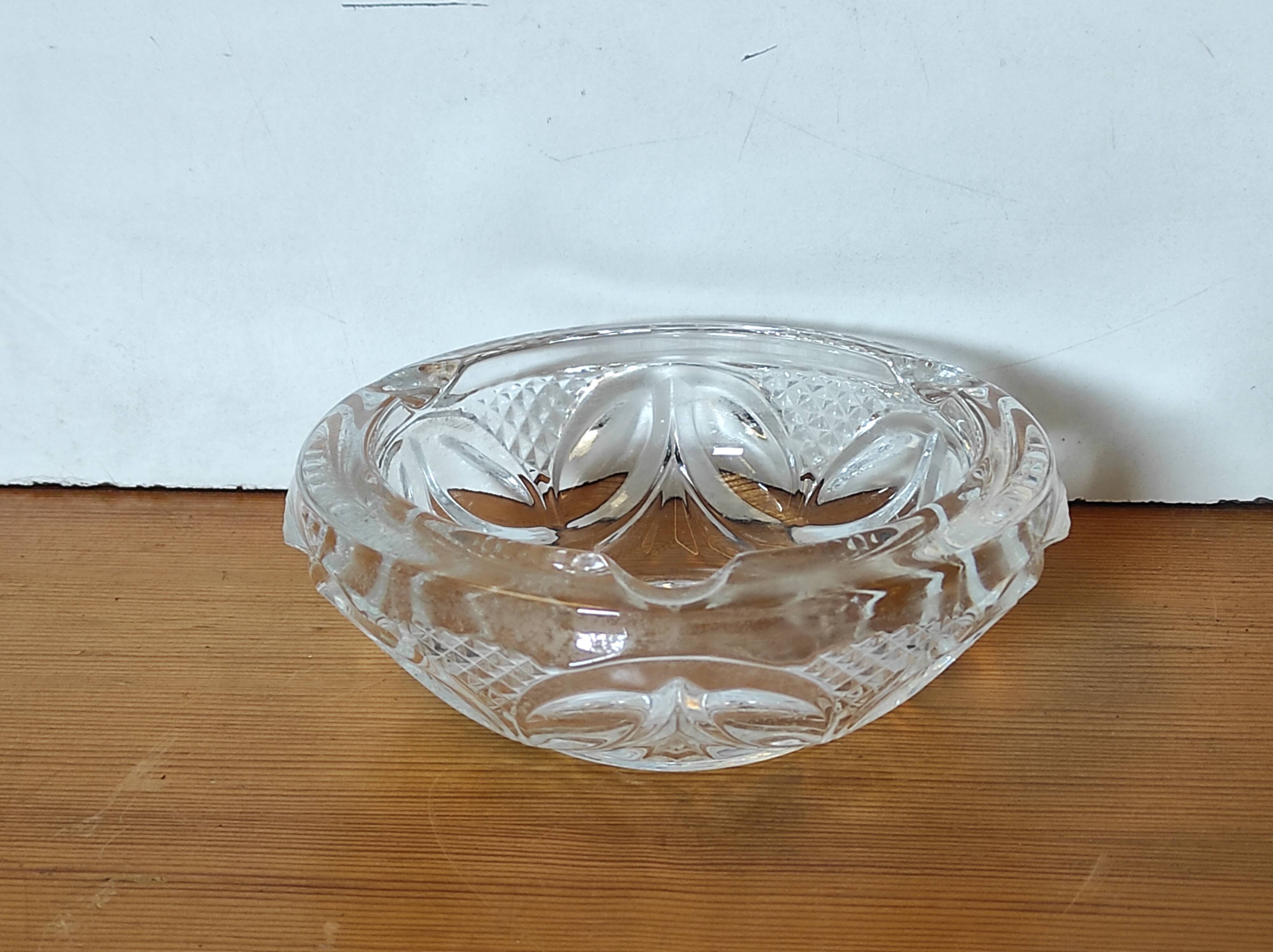 Vintage ashtray in pressed glass art deco floral pattern