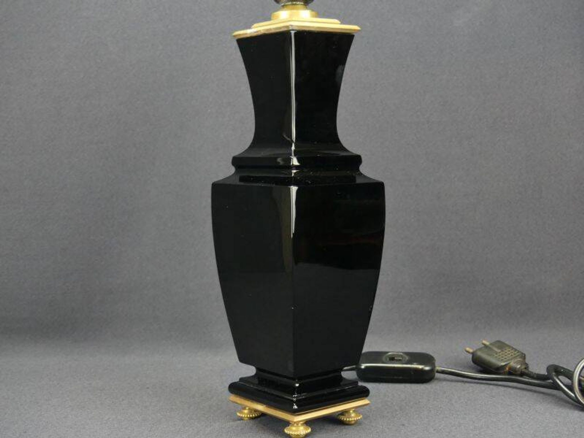 Baccarat, pied de lampe en cristal noir