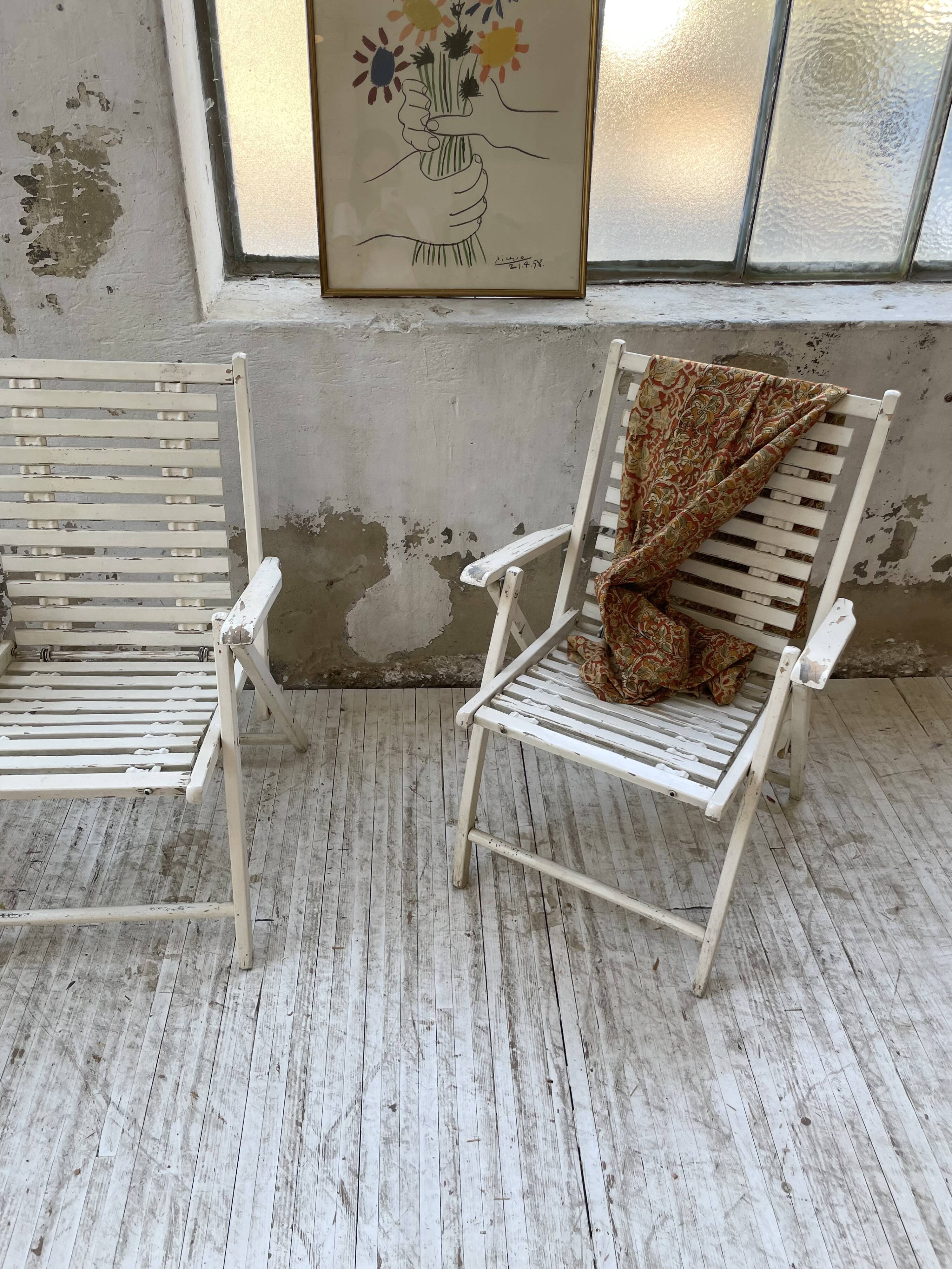 4 white wooden garden chairs