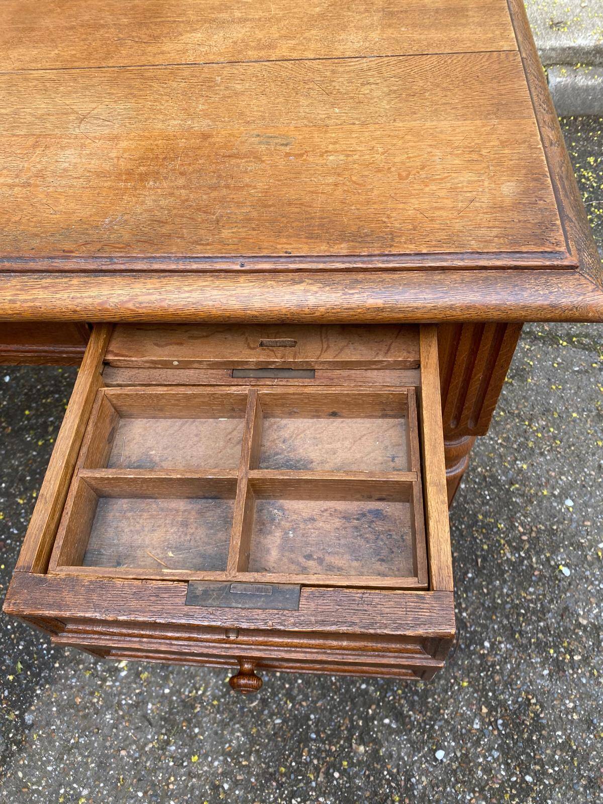 Bureau Louis XVI en chêne massif du 19ème