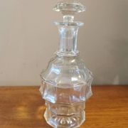 Carafe vintage en verre à facettes