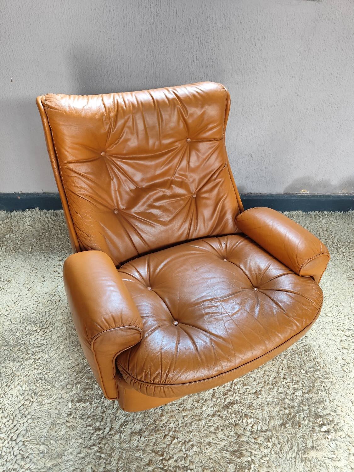 Michel Cadestin leather armchair for Airbone