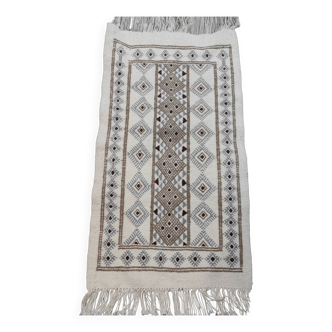 Tapis blanc à motifs berbères tissé mains