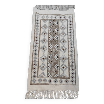 Tapis blanc à motifs berbères tissé mains