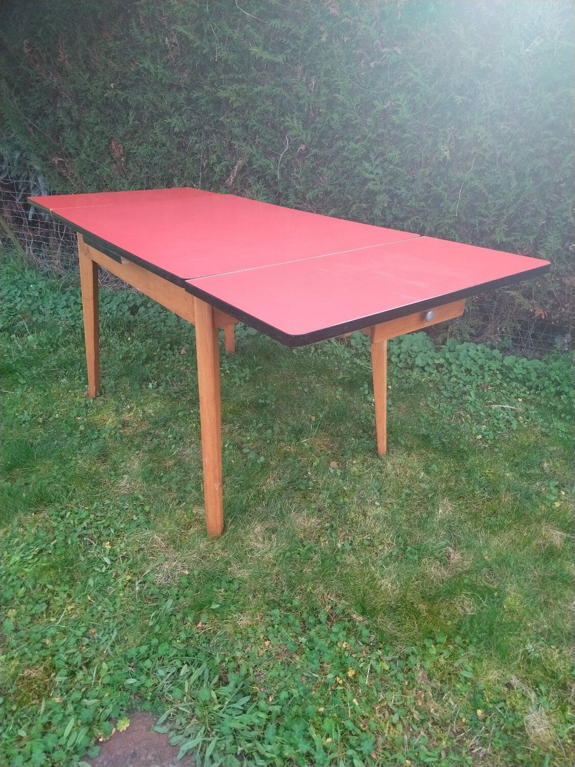 Dining table formica red foot wood