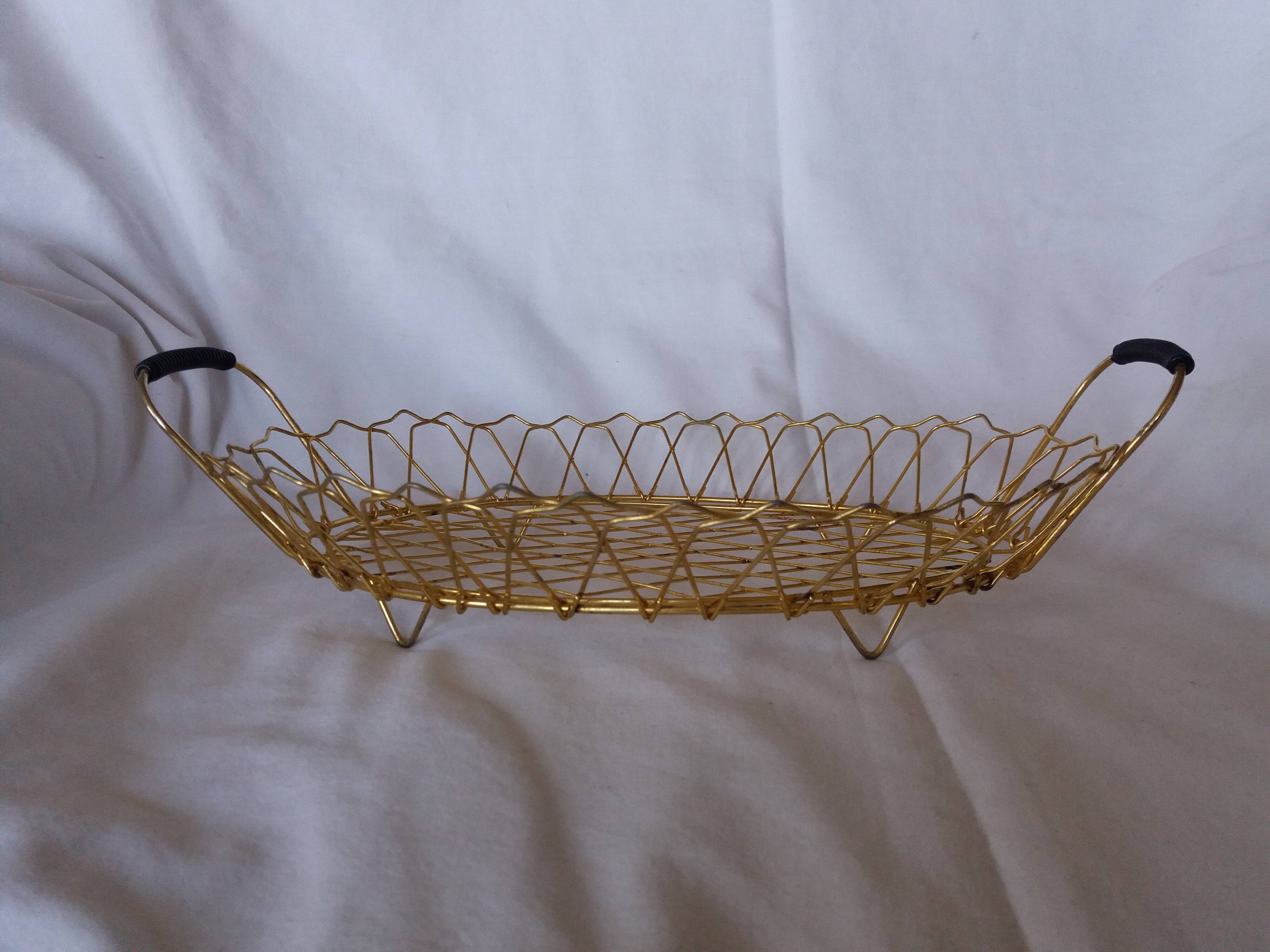 Flat gold metal and scoubidou basket basket