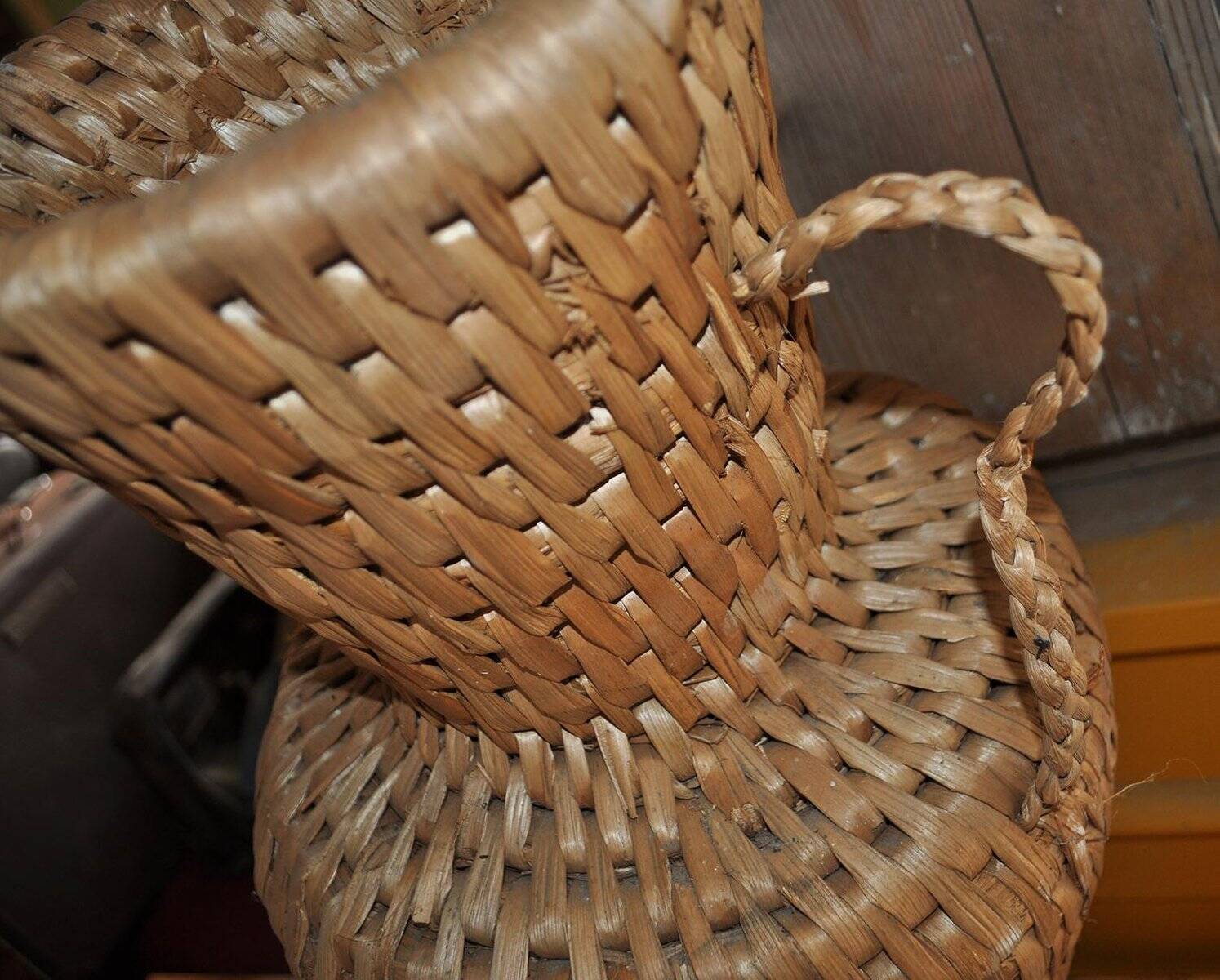 Large beige (wheat) woven wicker floor vase, Mid-Century style from the 1940s.