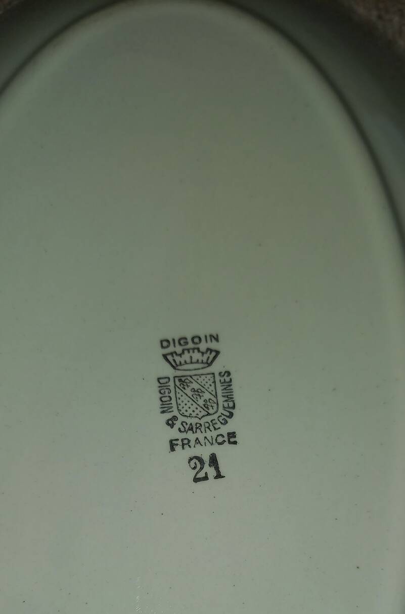 set of 2 Digoin and Sarreguemines serving dishes from the 1940s-60s with floral decoration and border