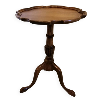 Wooden pedestal table