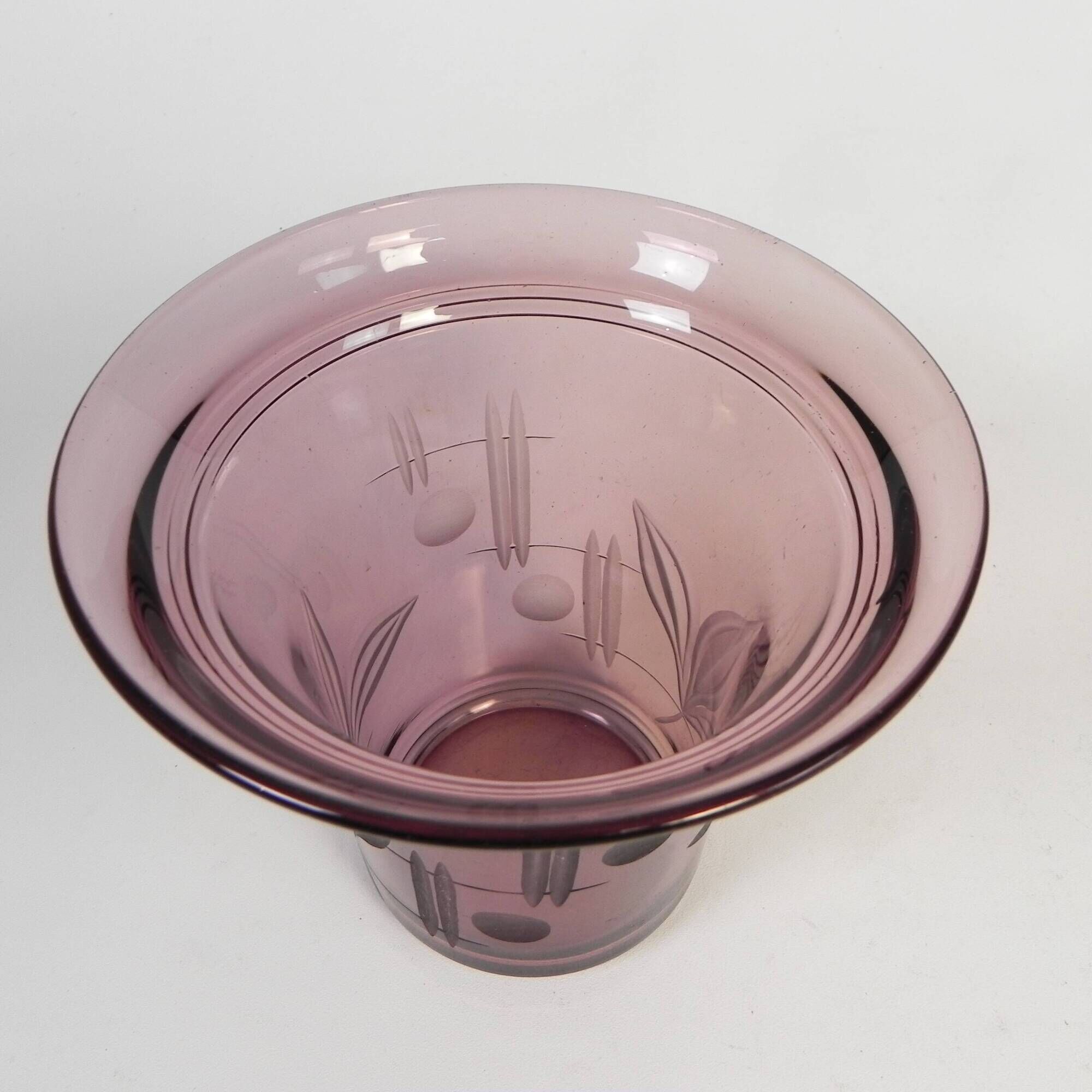Art Deco vase with engraved geometric and floral motifs, 1930s