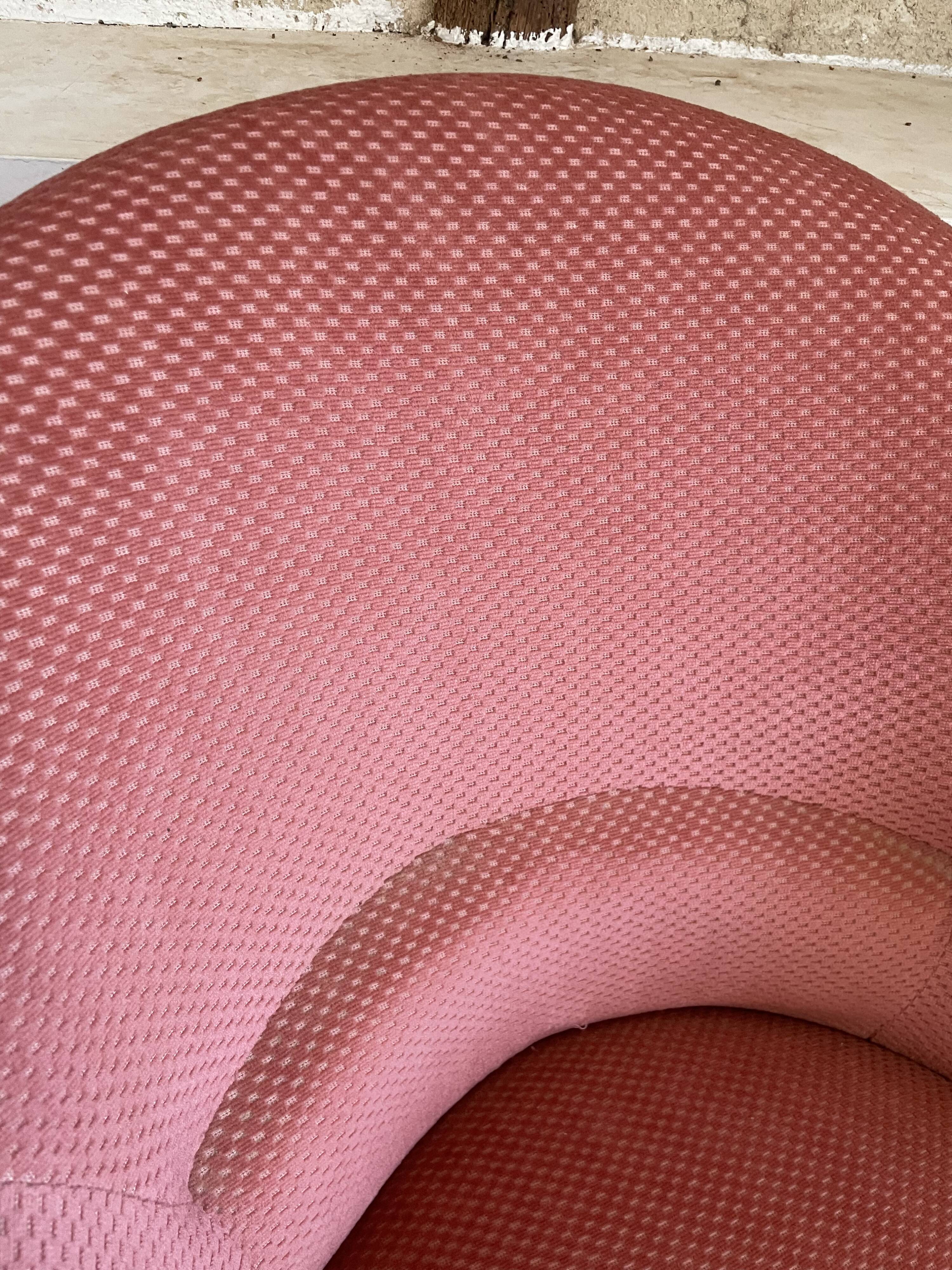Pink velvet toad armchair